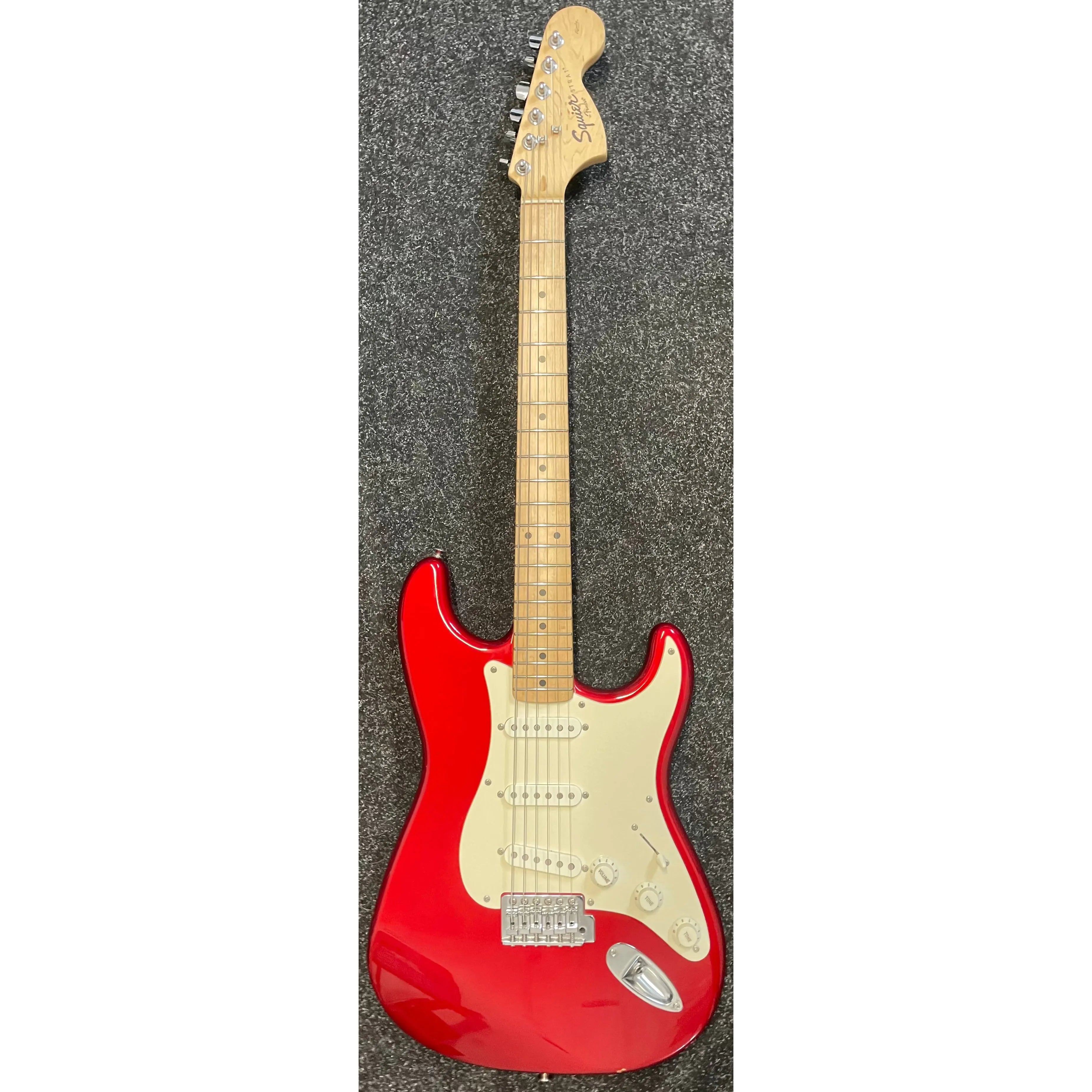 Squier Affinity Stratocaster Electric Guitar in Candy Apple Red