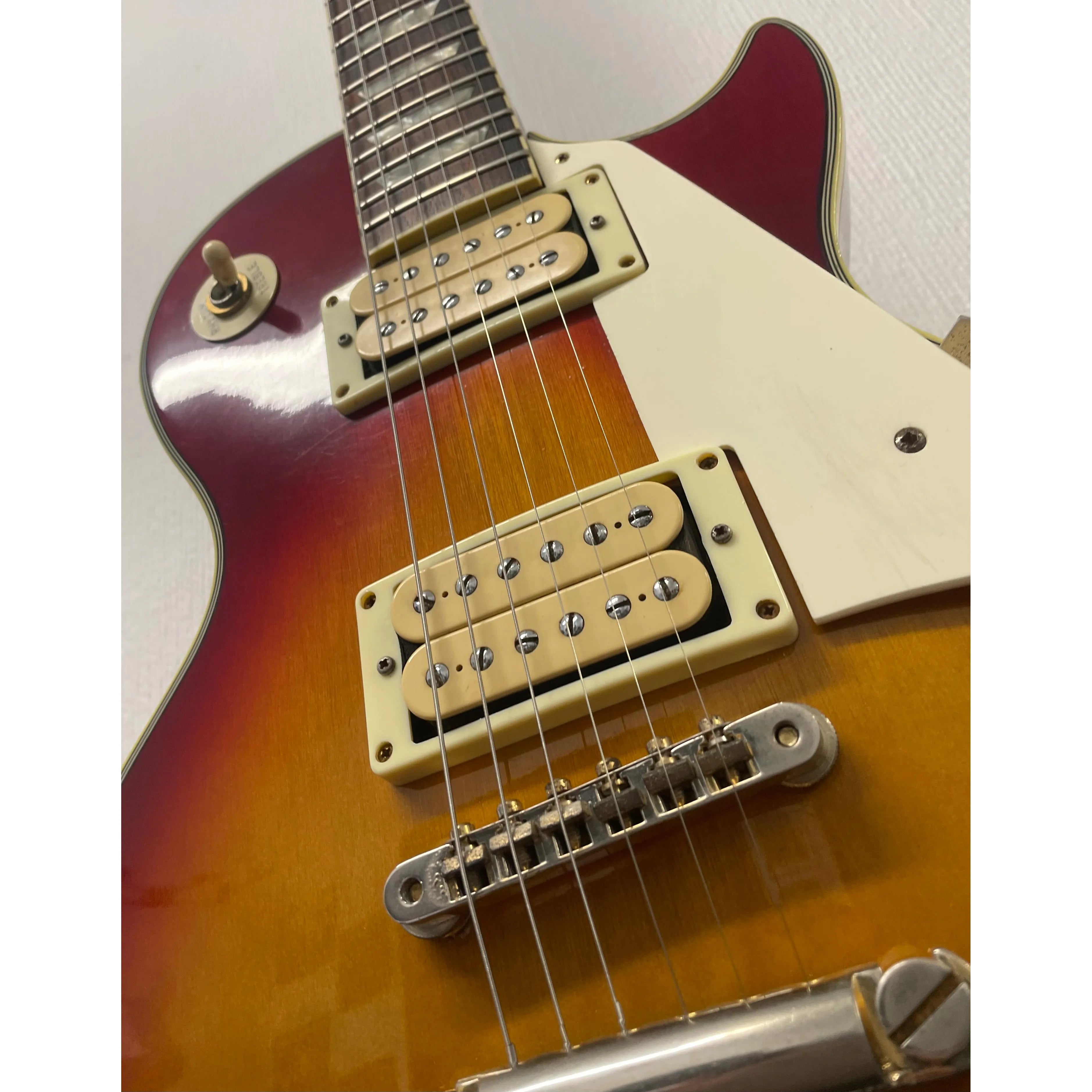 Columbus LP Style Electric Guitar MIJ in Sunburst Pre-Owned