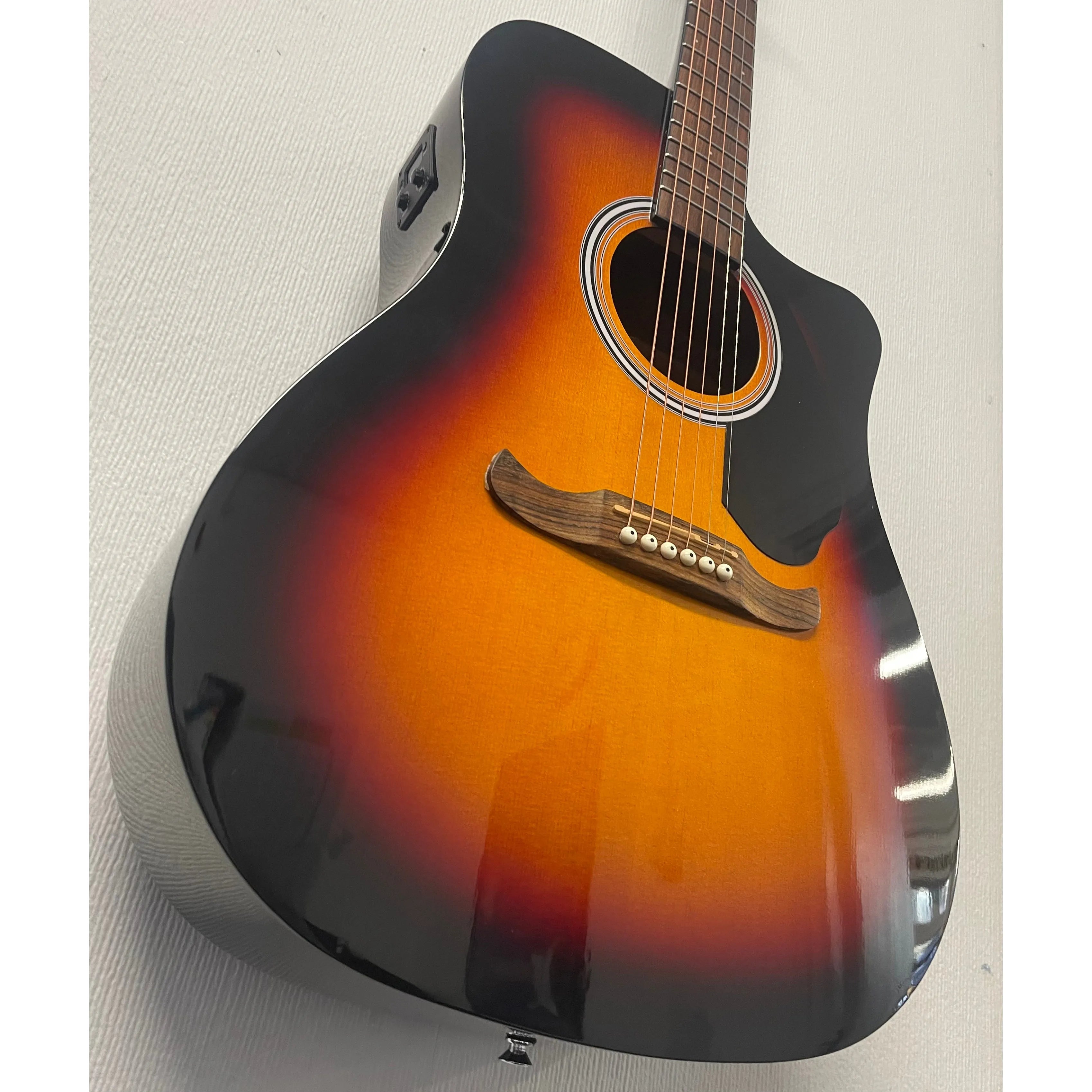 Fender FA-125CESB Dreadnought Electro Acoustic Guitar in Sunburst with Matching Gigbag Pre-owned