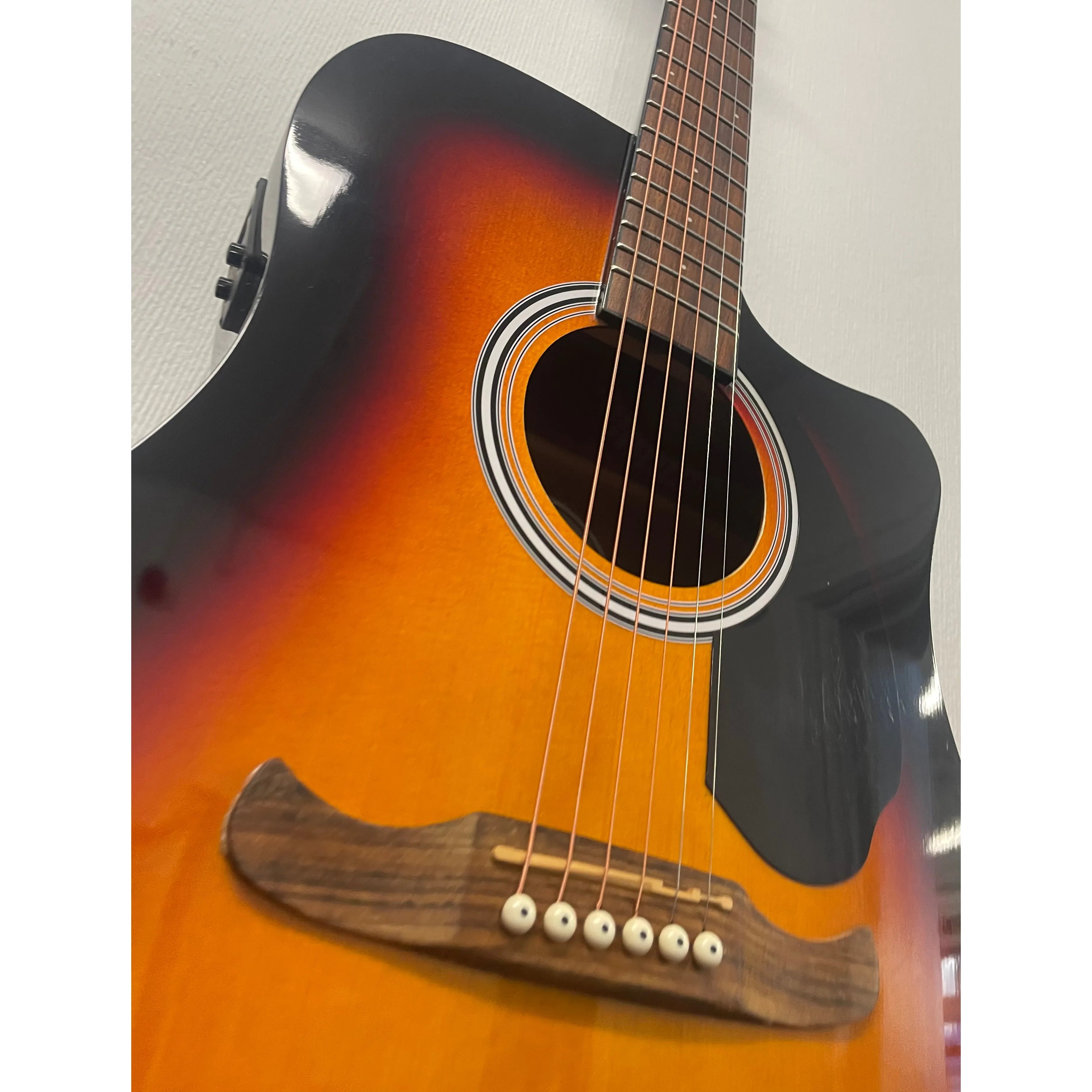 Fender FA-125CESB Dreadnought Electro Acoustic Guitar in Sunburst with Matching Gigbag Pre-owned