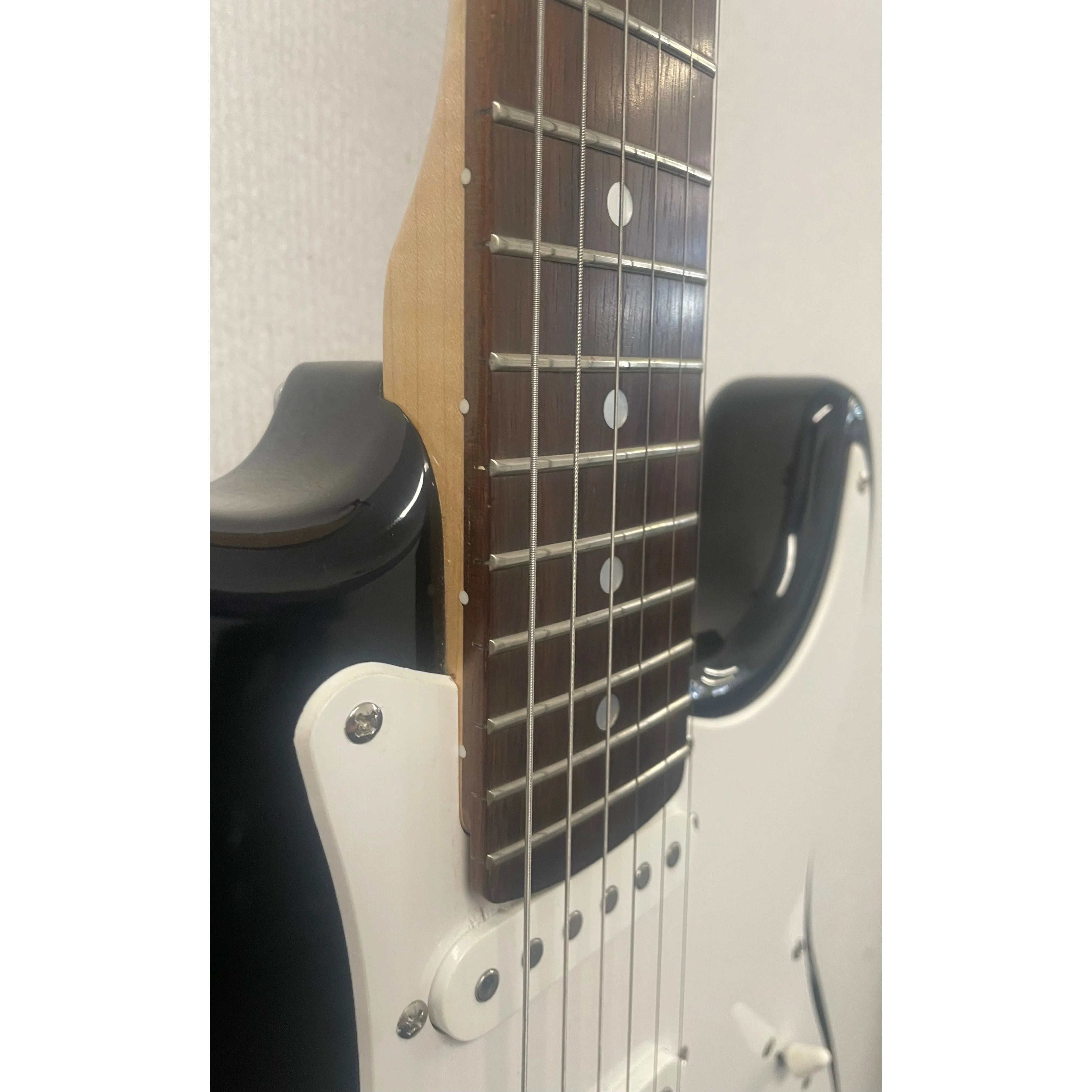 Squier Affinity Stratocaster 1994 in Black with Gigbag Pre-Owned