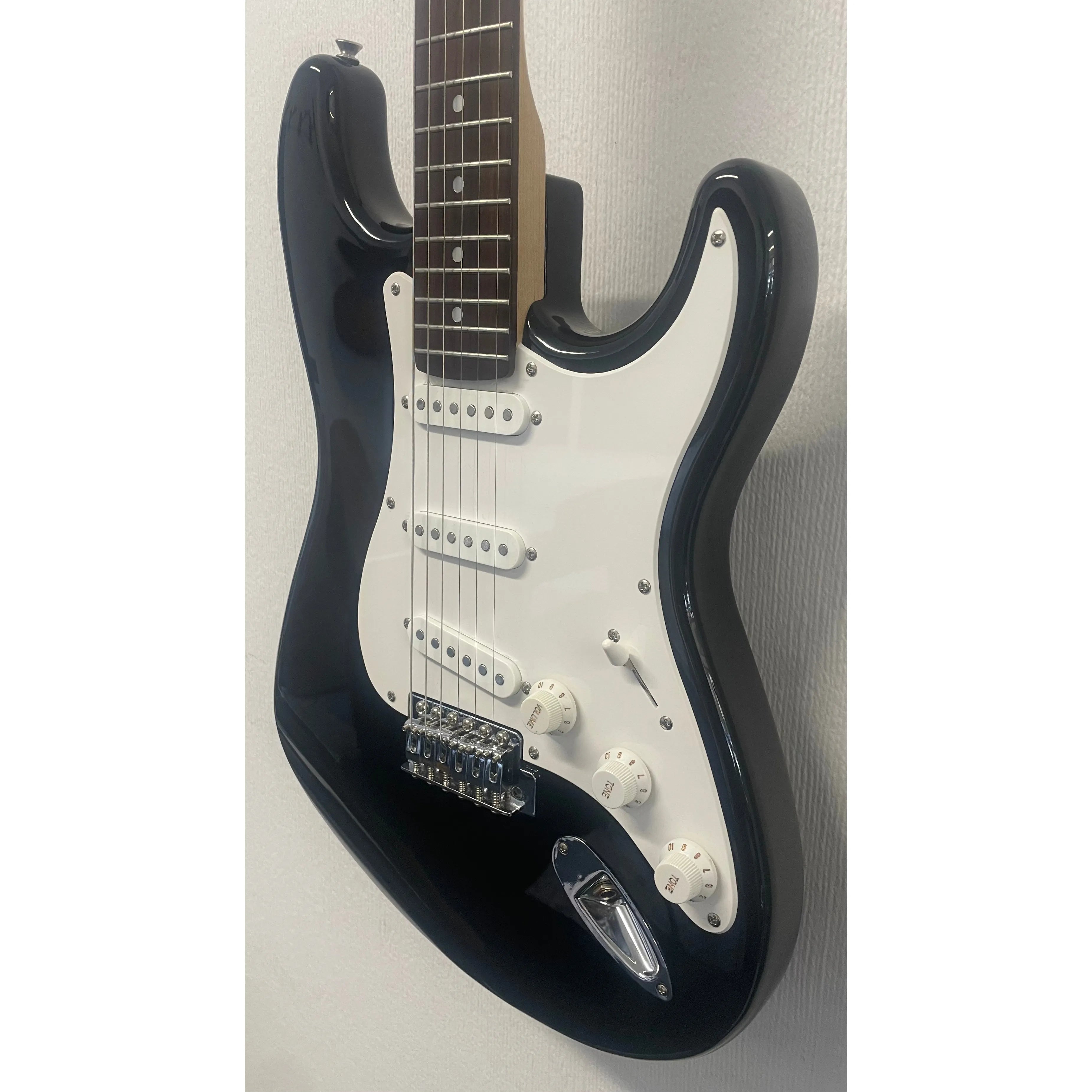 Squier Affinity Stratocaster 1994 in Black with Gigbag Pre-Owned