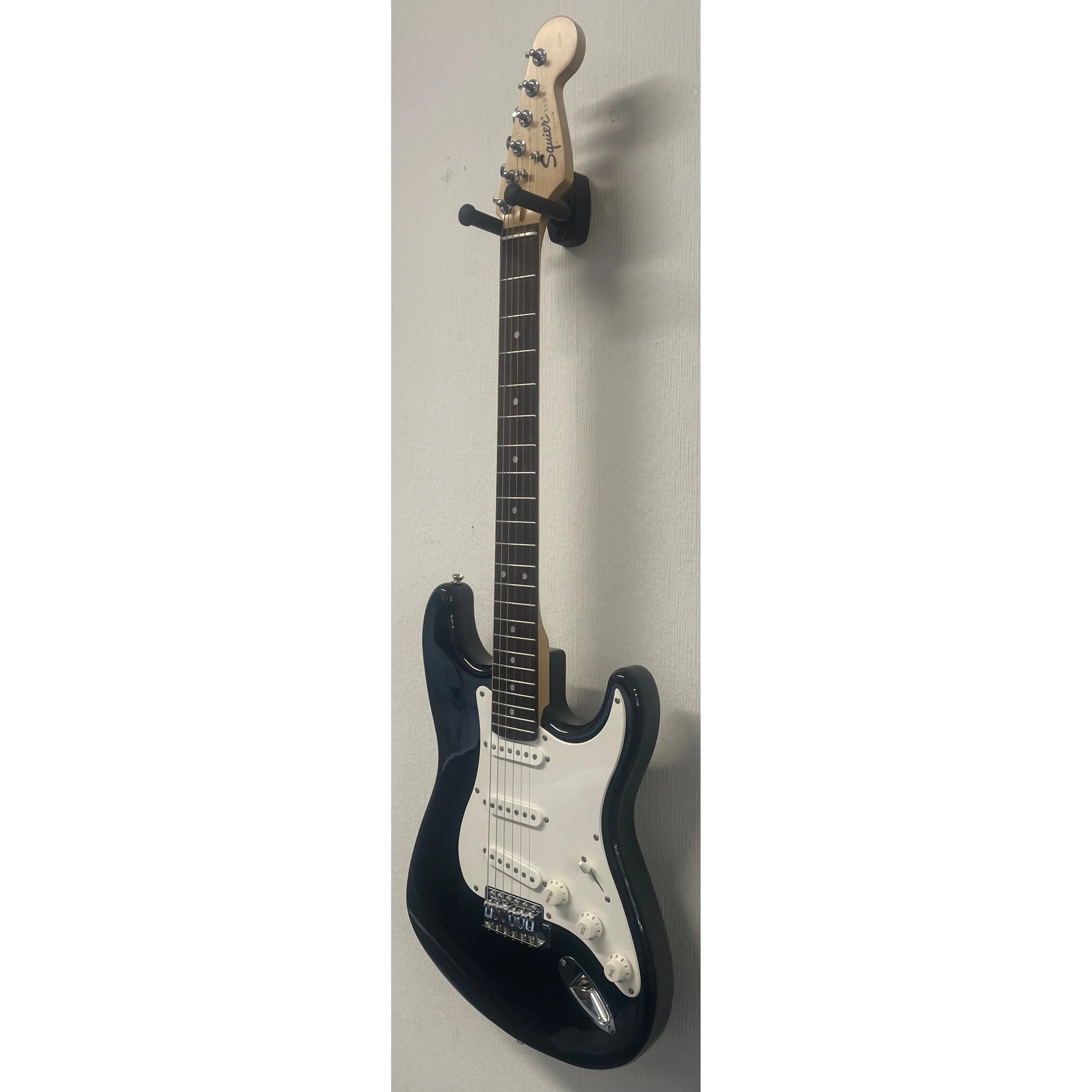 Squier Affinity Stratocaster 1994 in Black with Gigbag Pre-Owned