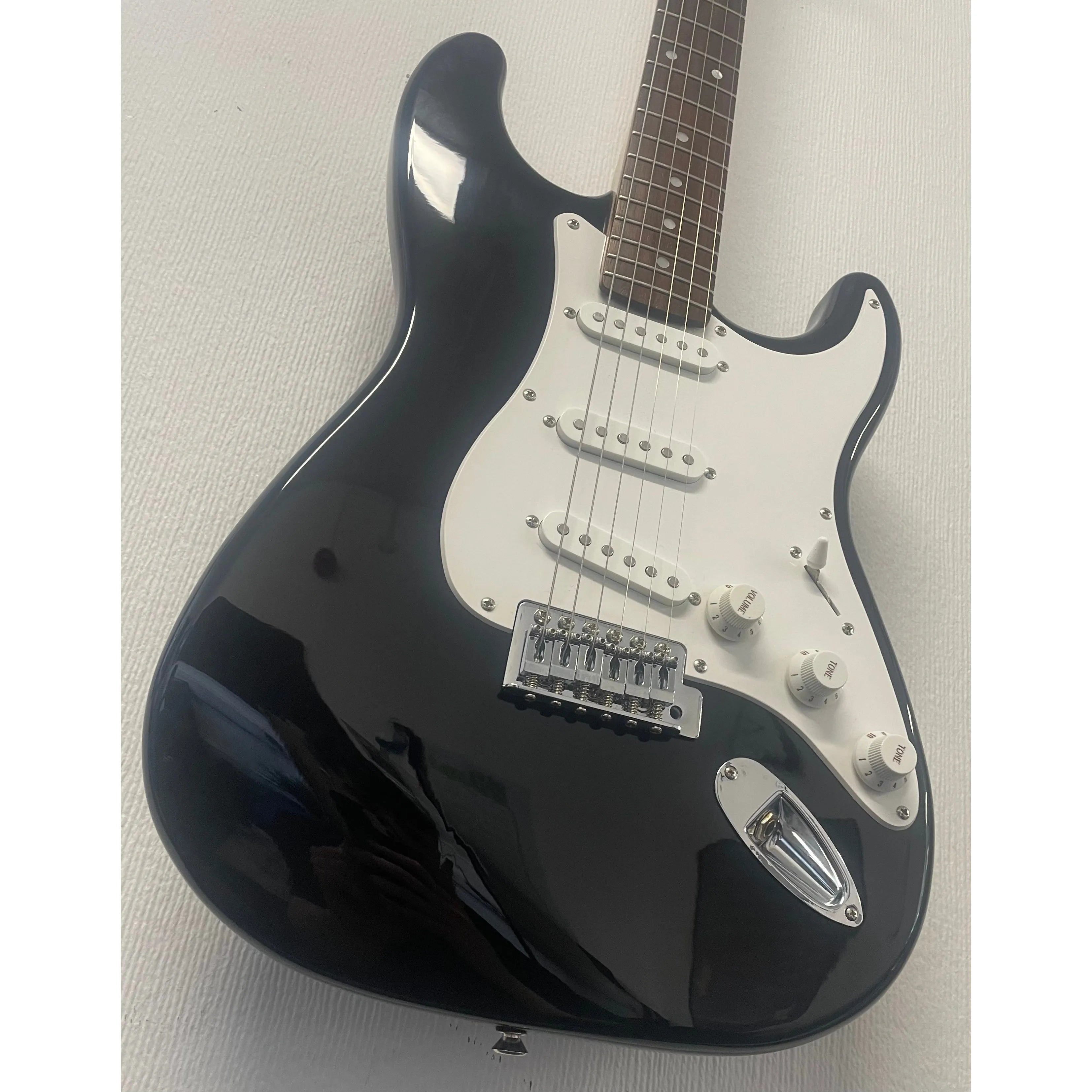 Squier Affinity Stratocaster 1994 in Black with Gigbag Pre-Owned