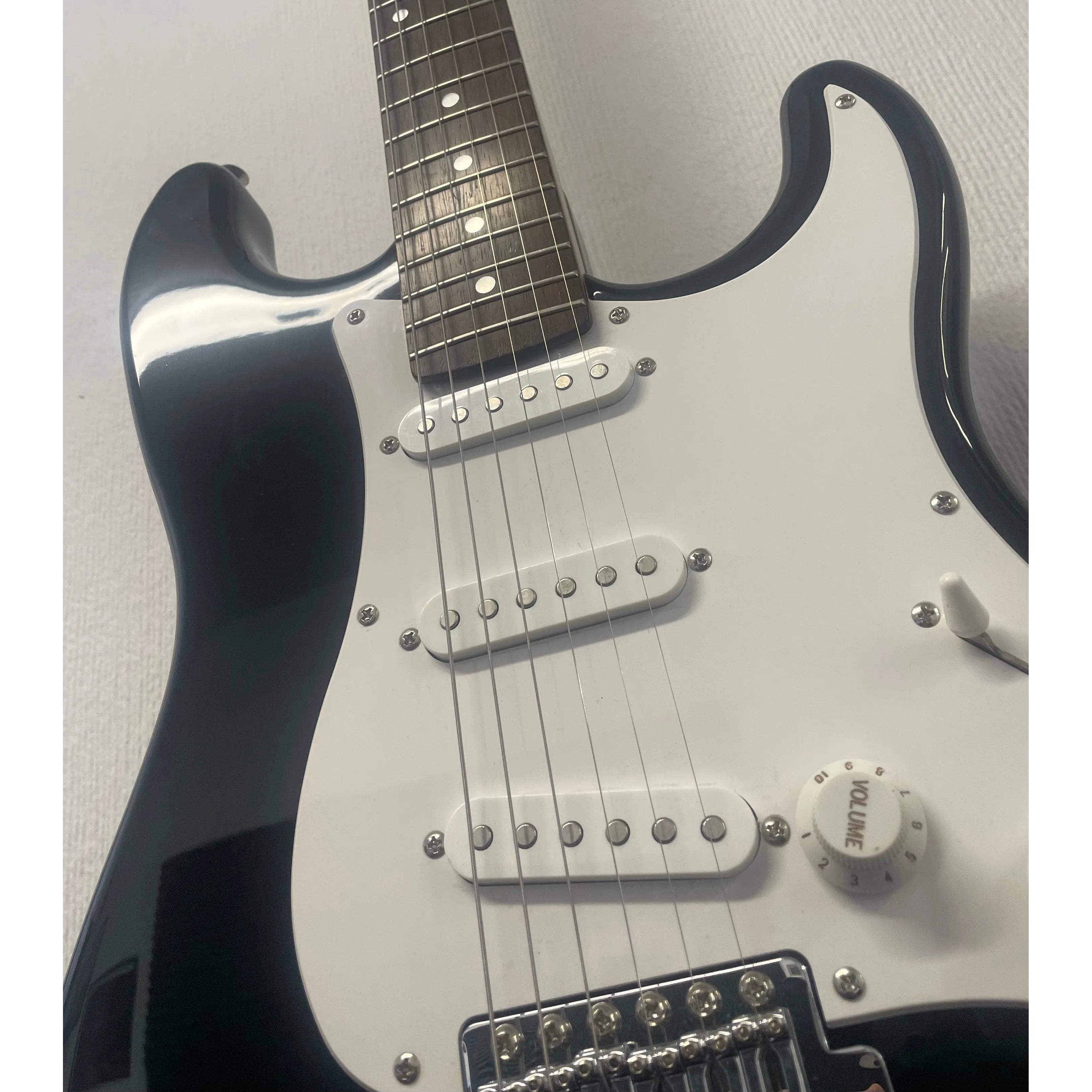 Squier Affinity Stratocaster 1994 in Black with Gigbag Pre-Owned