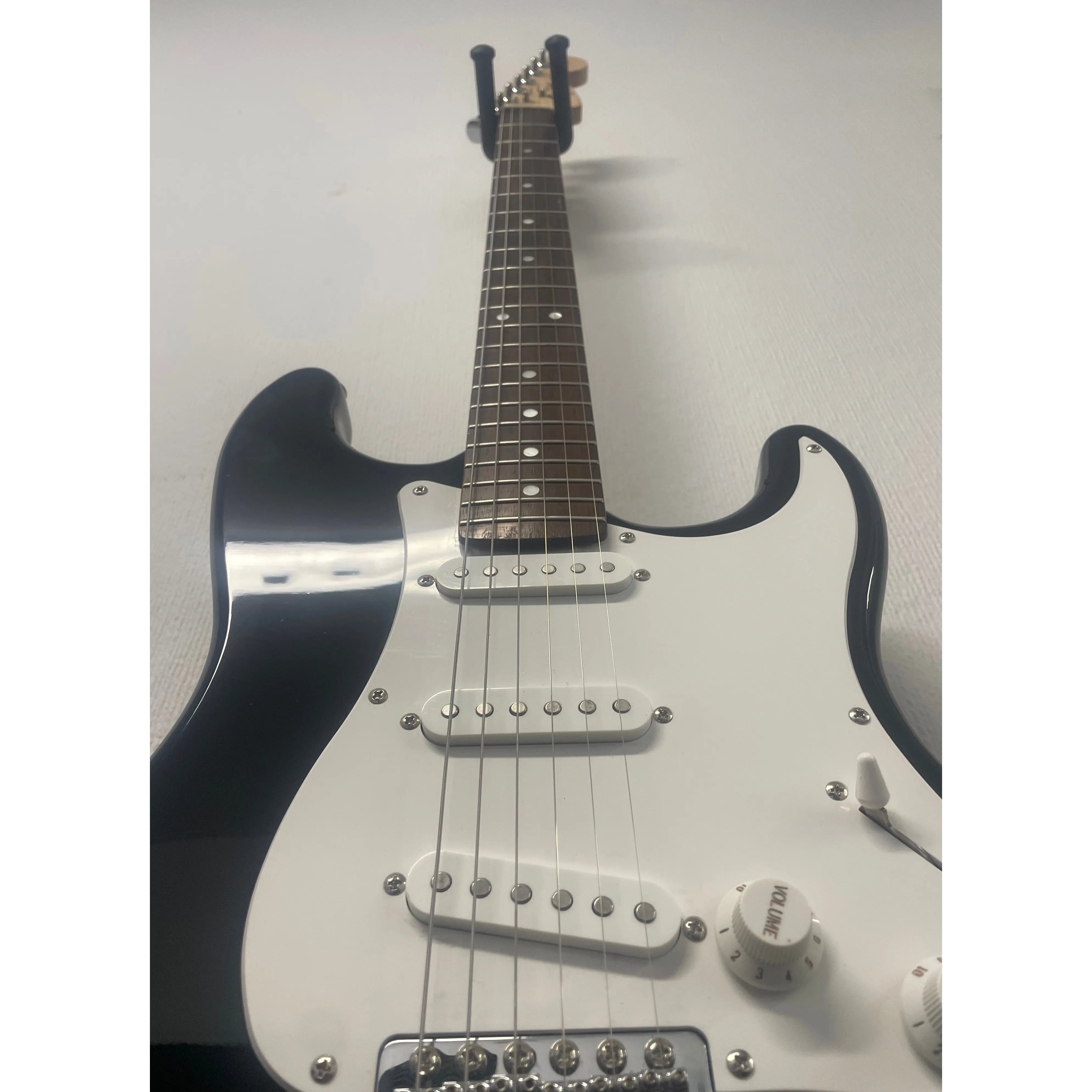 Squier Affinity Stratocaster 1994 in Black with Gigbag Pre-Owned