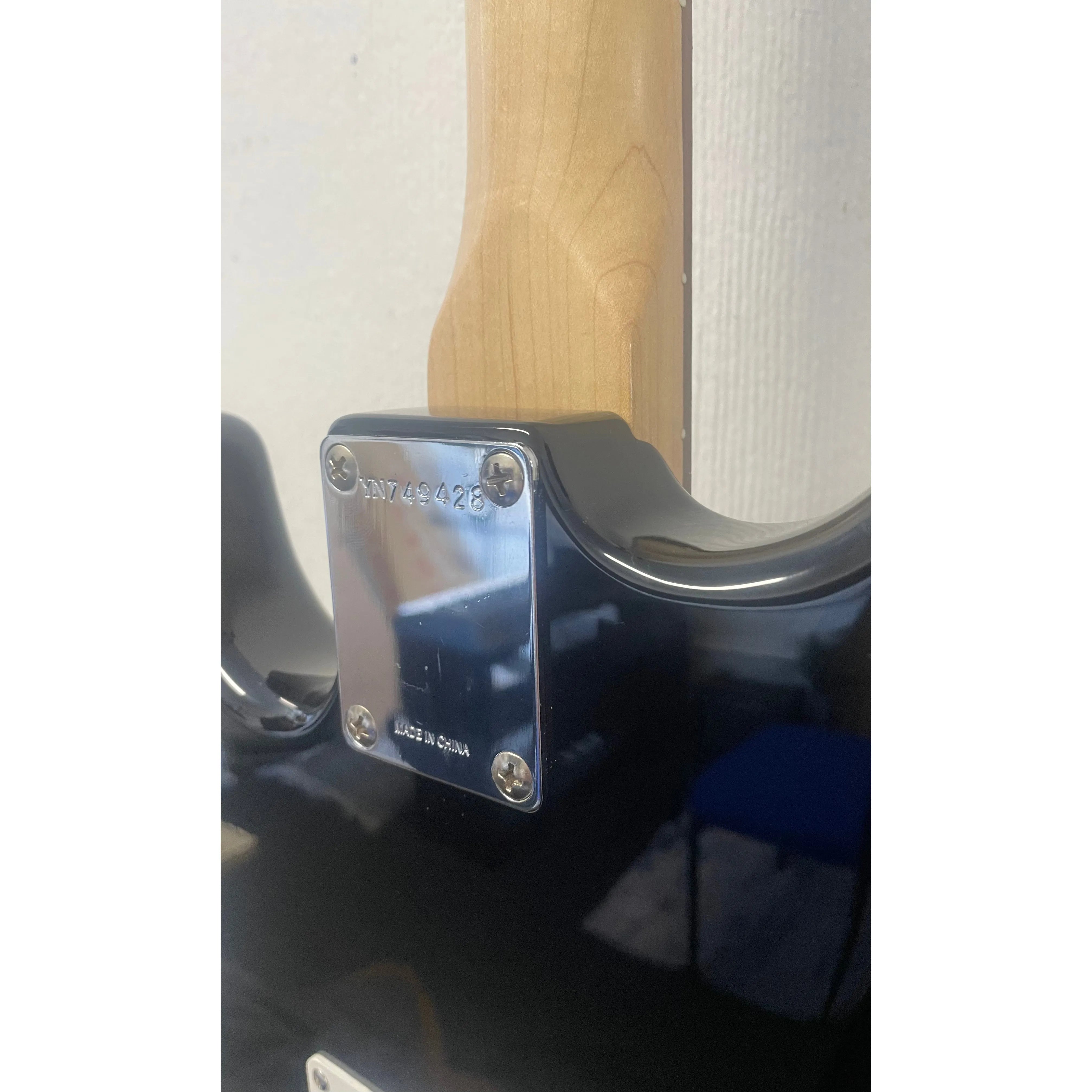 Squier Affinity Stratocaster 1994 in Black with Gigbag Pre-Owned