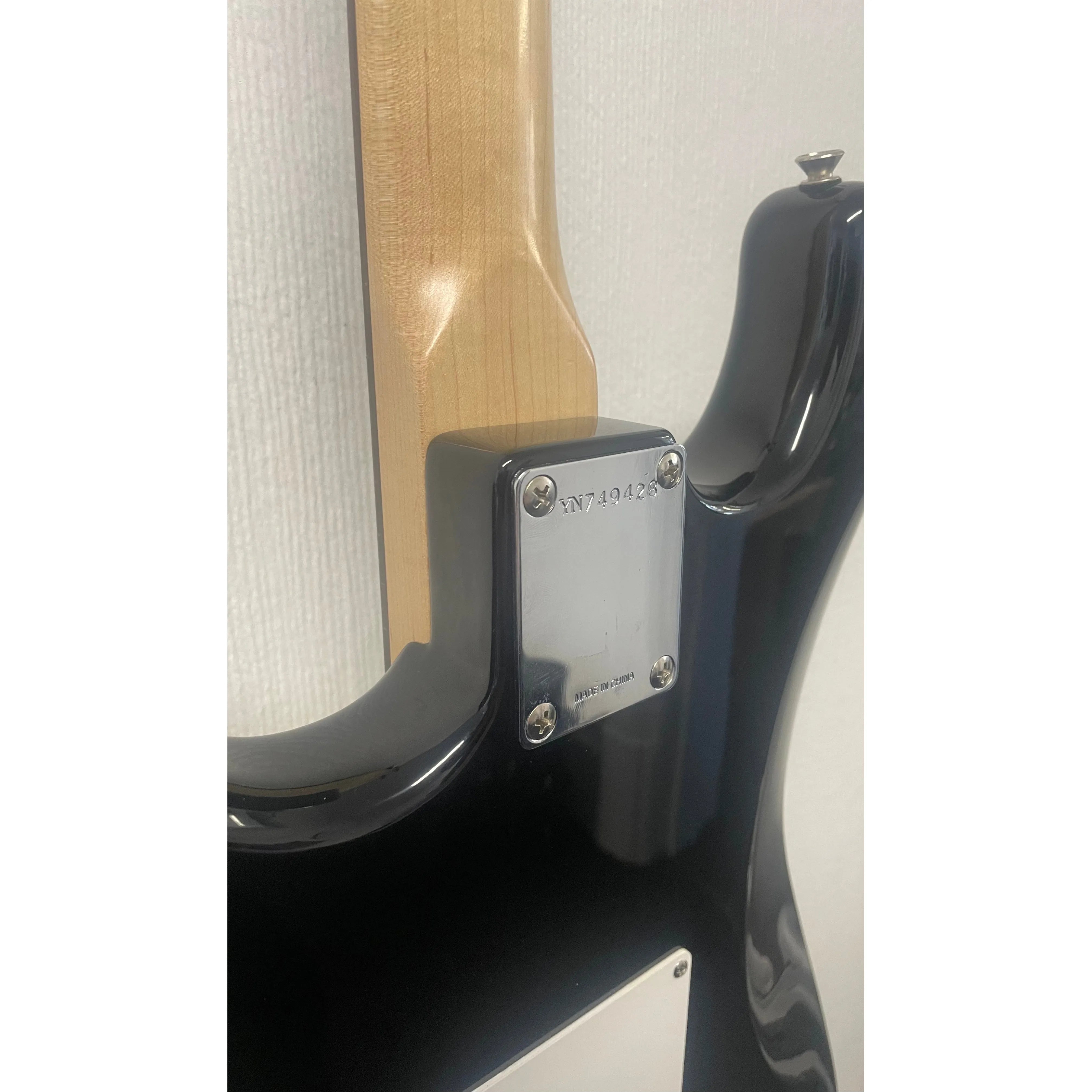 Squier Affinity Stratocaster 1994 in Black with Gigbag Pre-Owned