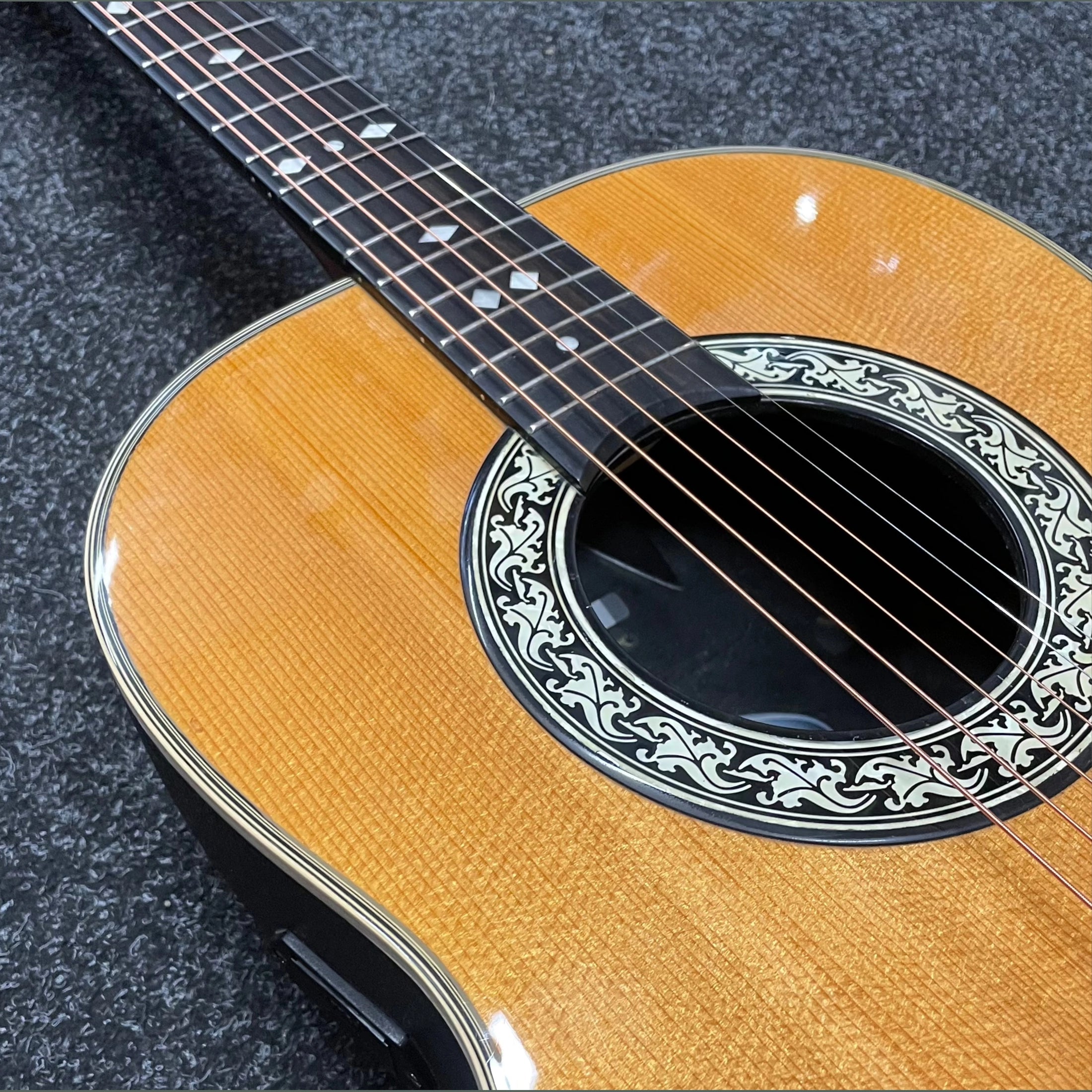 Ovation Mod 1112 Custom Balladeer Acoustic Guitar with Original Hardcase