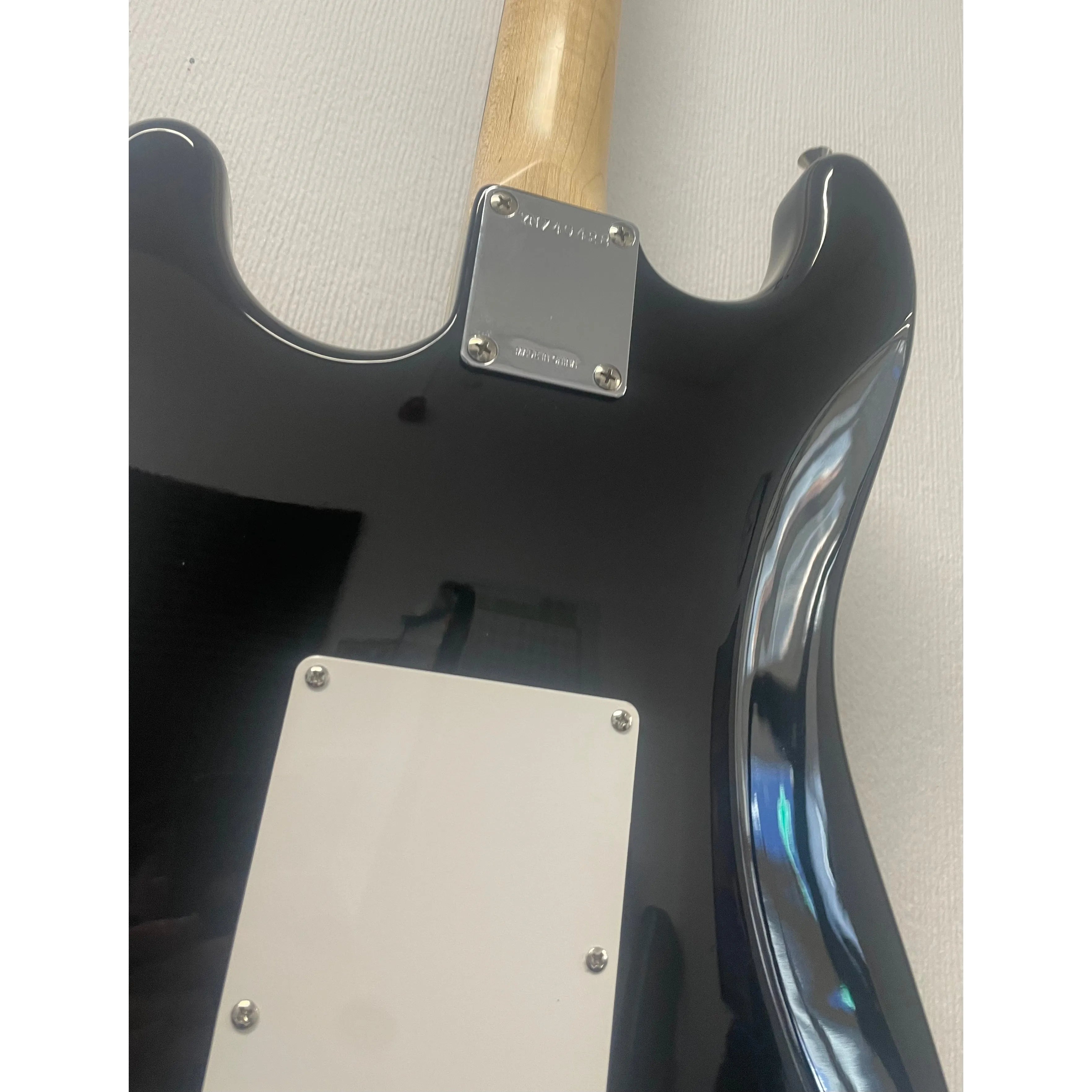 Squier Affinity Stratocaster 1994 in Black with Gigbag Pre-Owned