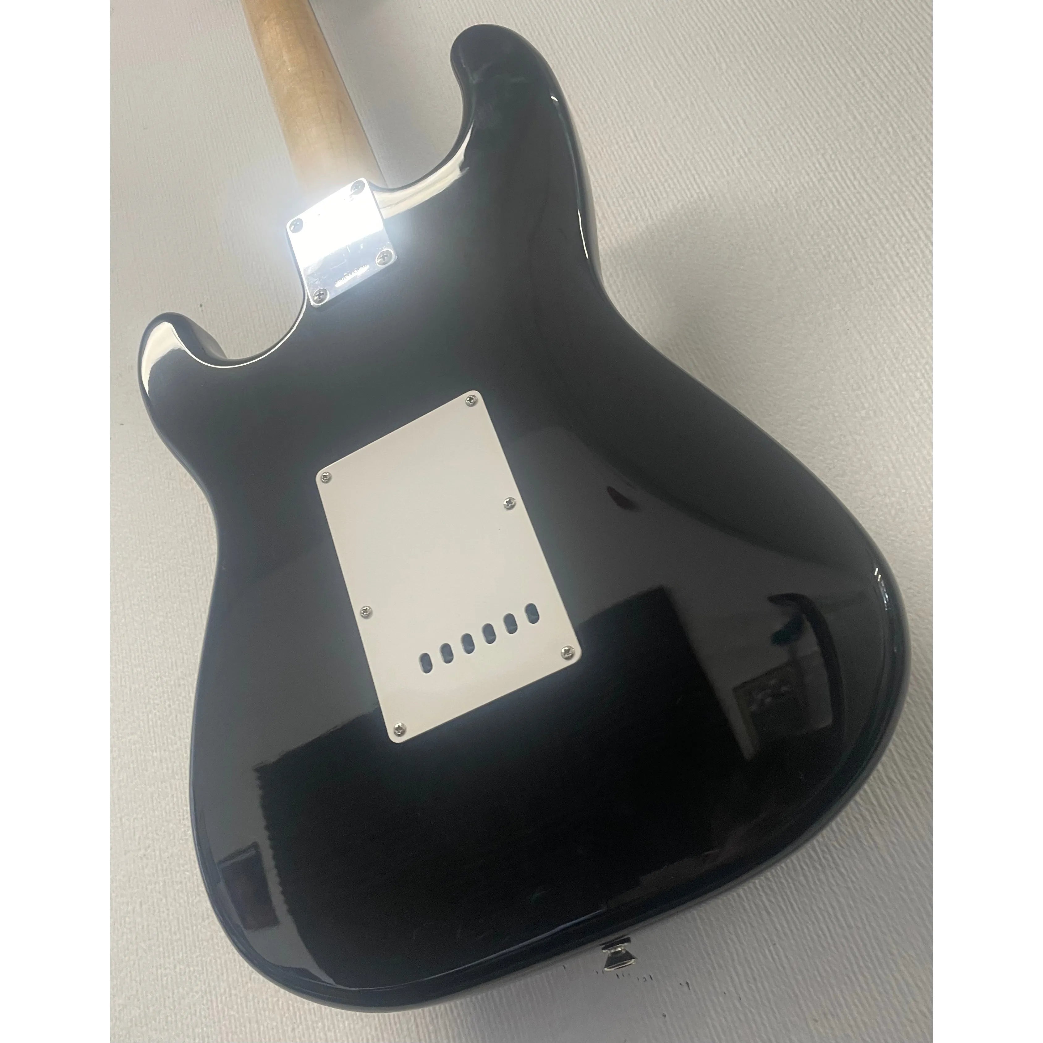 Squier Affinity Stratocaster 1994 in Black with Gigbag Pre-Owned