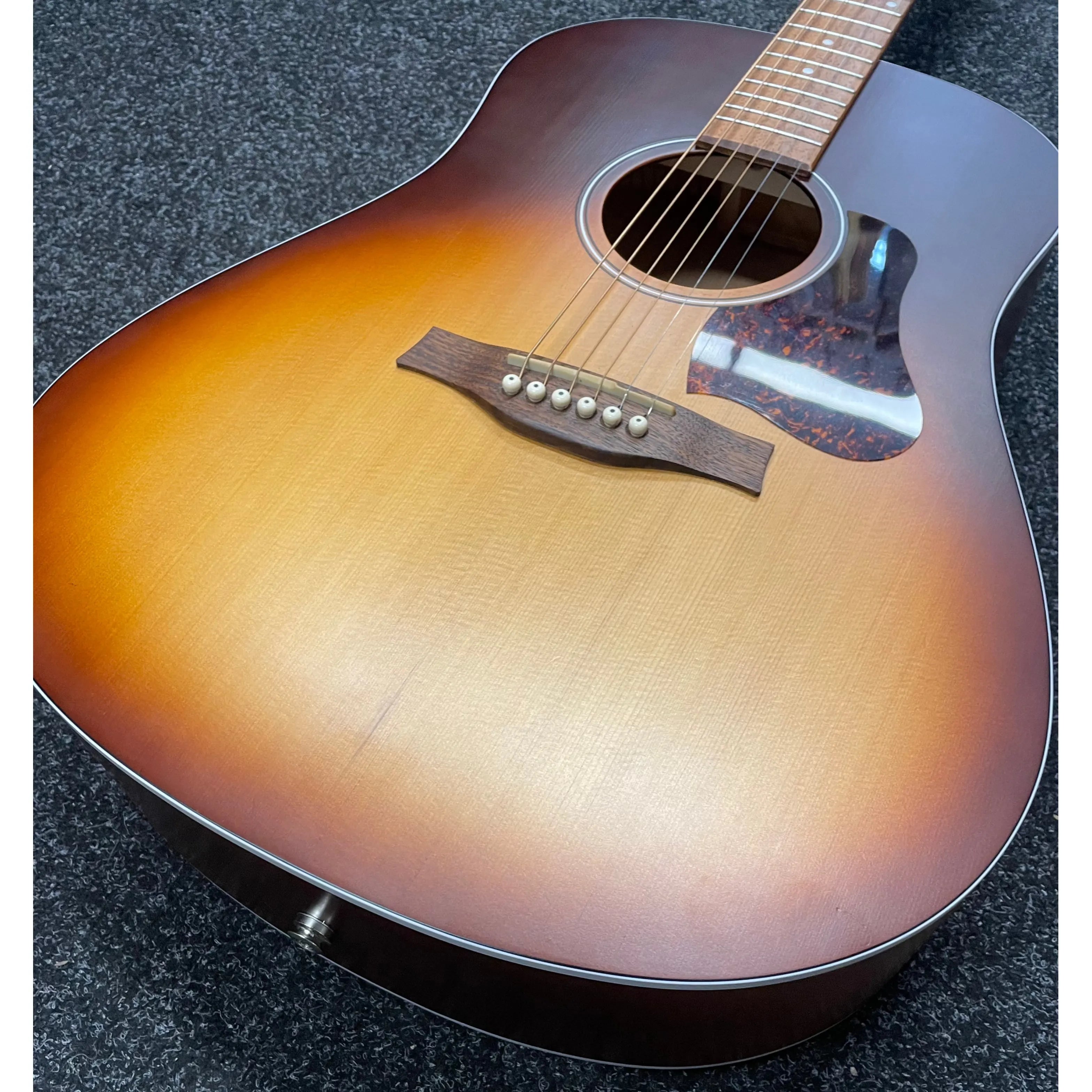 Seagull Entourage QIT in Autumn Burst Electro Acoustic Guitar Pre-Owned