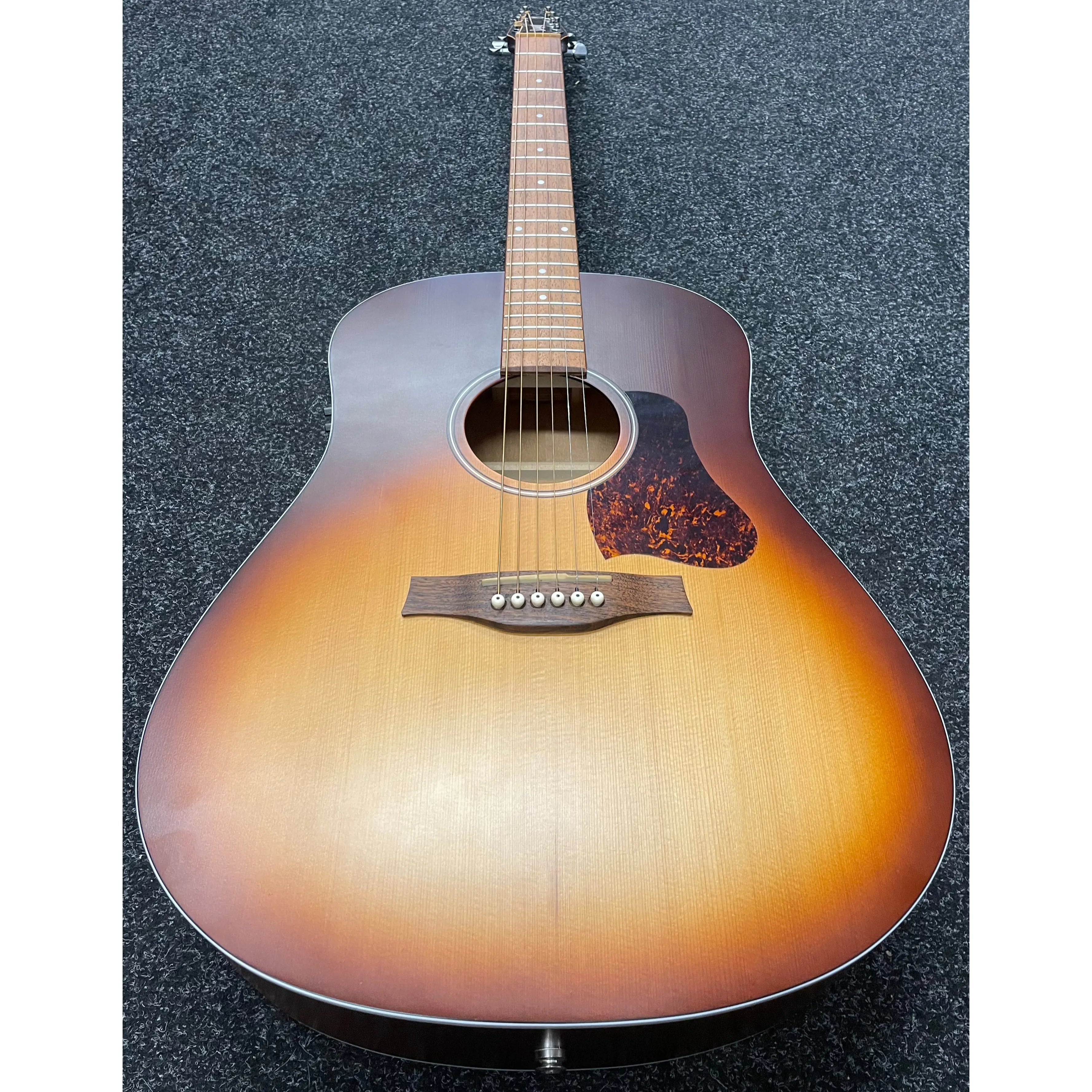 Seagull Entourage QIT in Autumn Burst Electro Acoustic Guitar Pre-Owned