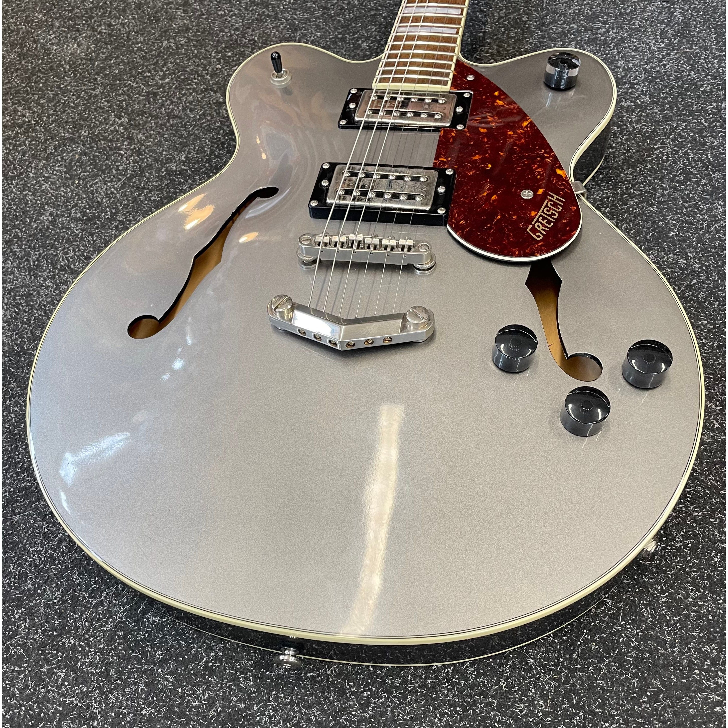 Gretsch G2622 Streamliner Hollowbody Electric Guitar with Center Block, Double-cut & V-Stoptail in Gun Metal Pre-Owned