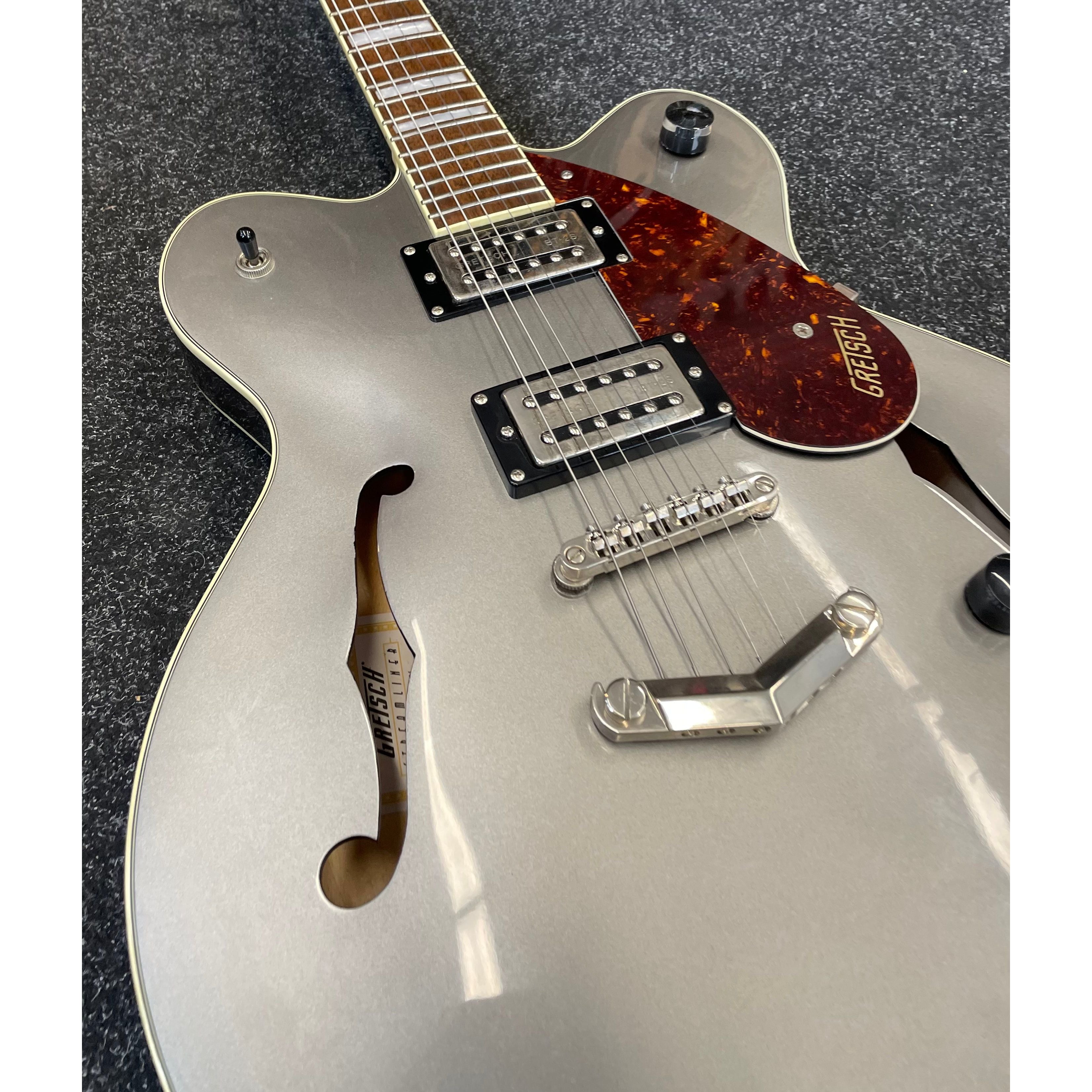 Gretsch G2622 Streamliner Hollowbody Electric Guitar with Center Block, Double-cut & V-Stoptail in Gun Metal Pre-Owned