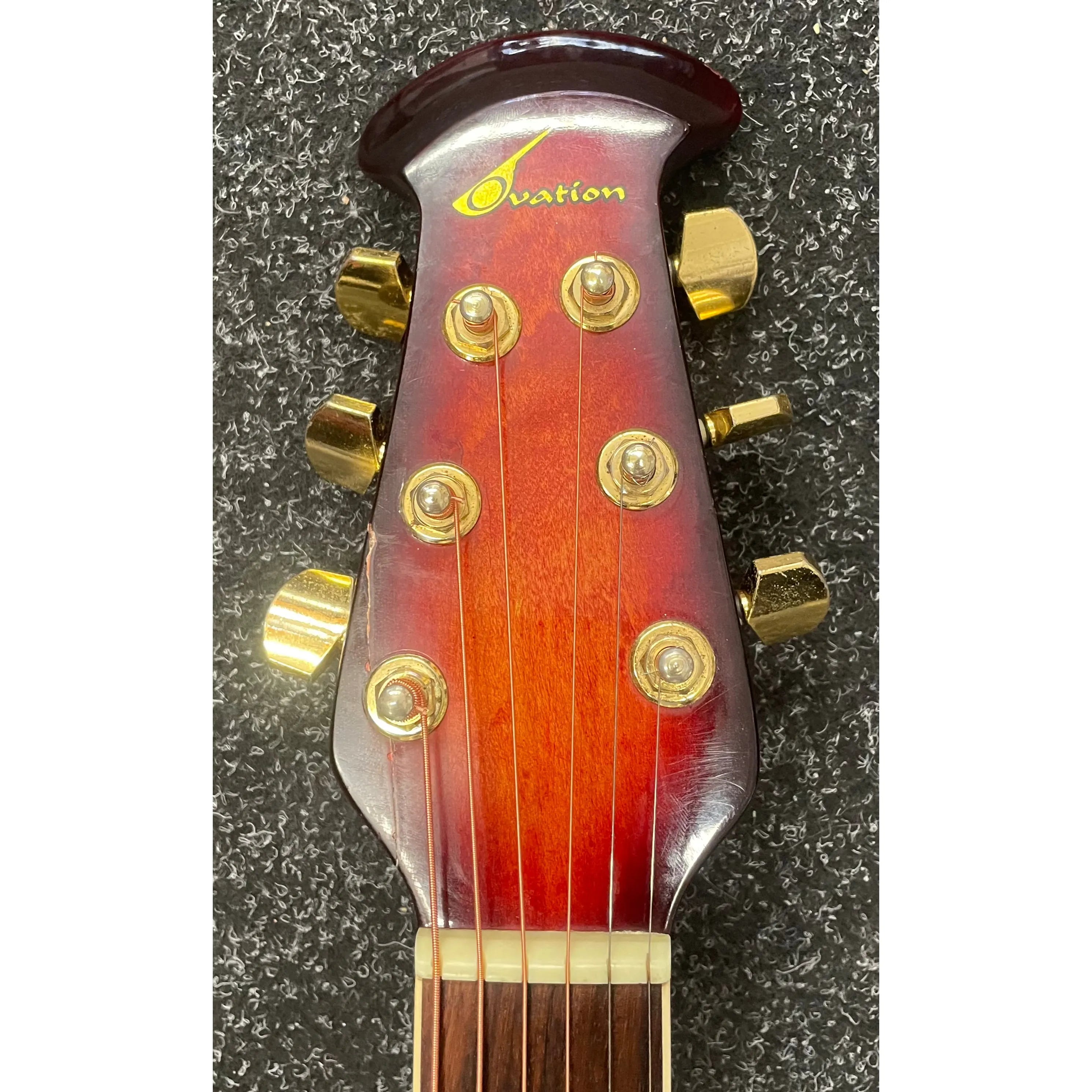 Ovation CC257 Celebrity Deluxe Acoustic Guitar Pre-Owned – The Ovation CC257 Celebrity Deluxe Acoustic Guitar Pre-Owned – The