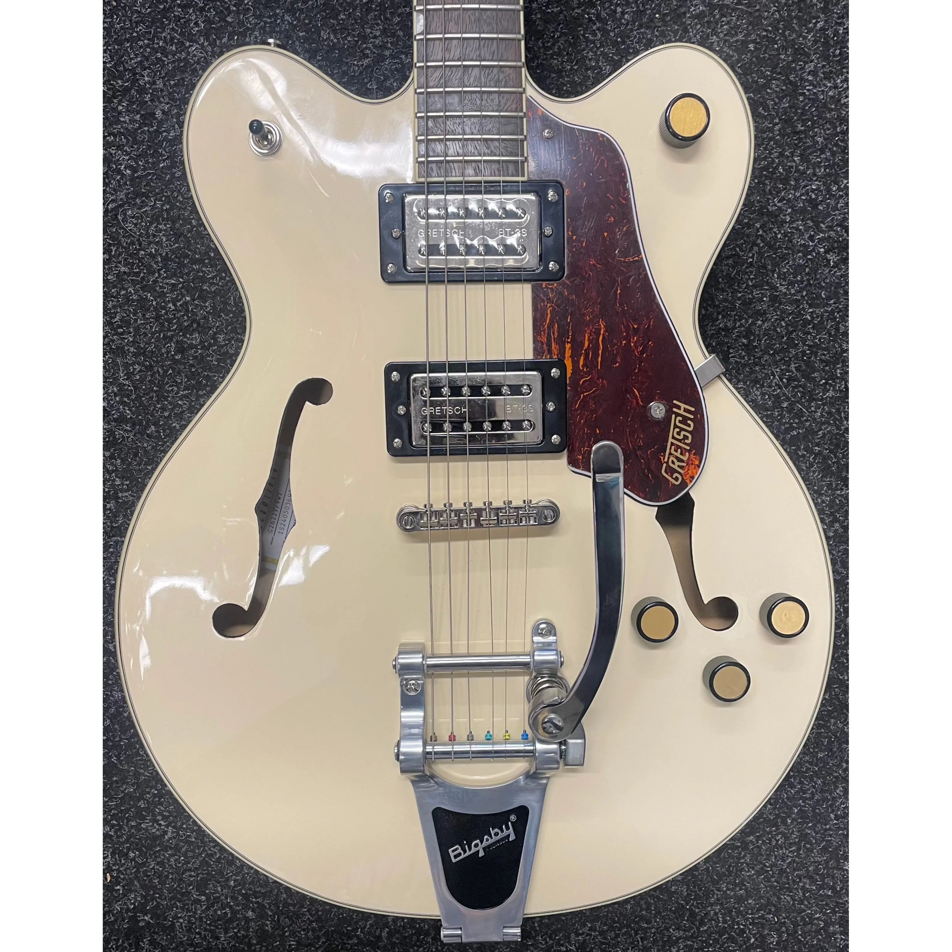 Gretsch G2622T Streamliner with Bigsby in Vintage White Pre-Owned