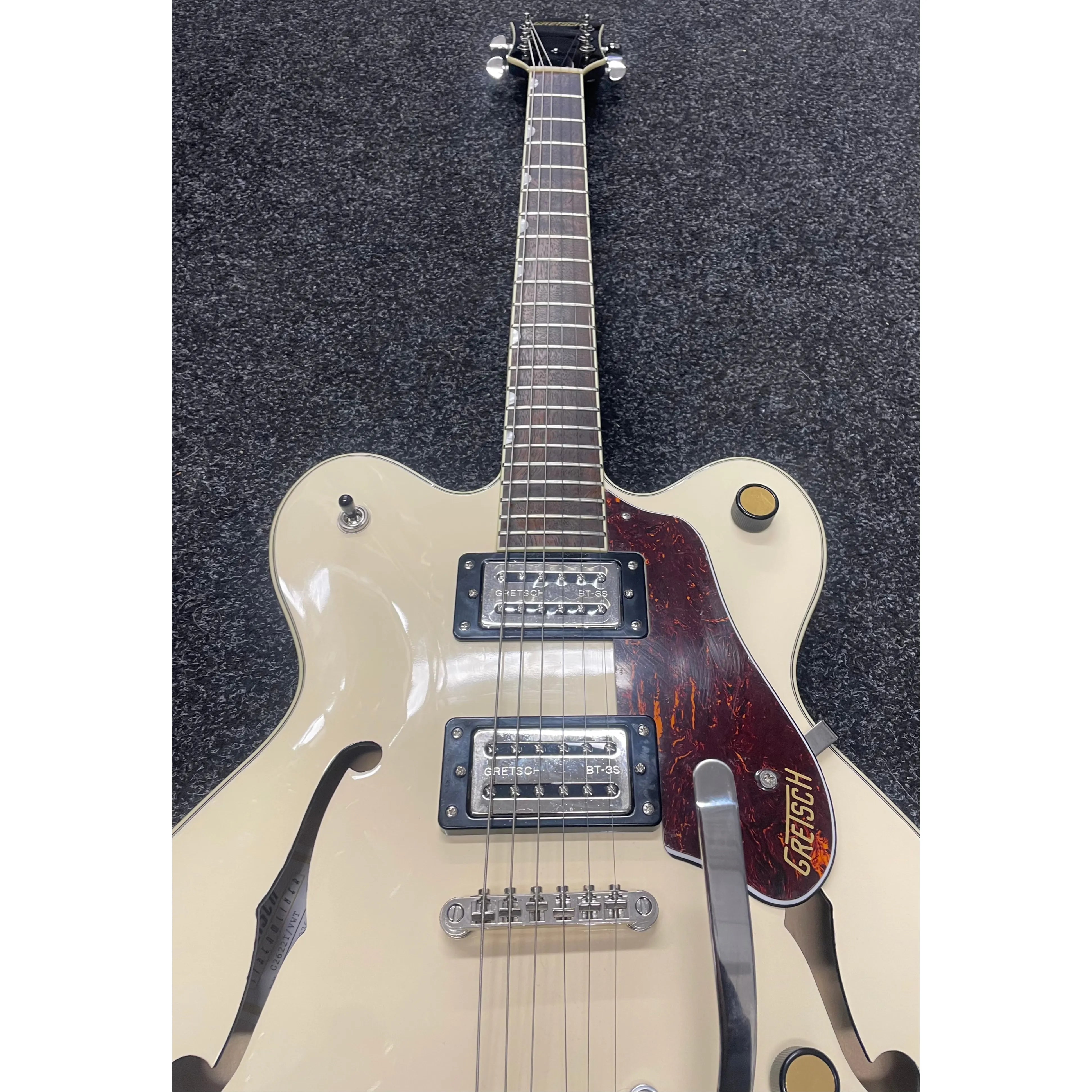 Gretsch G2622T Streamliner with Bigsby in Vintage White Pre-Owned
