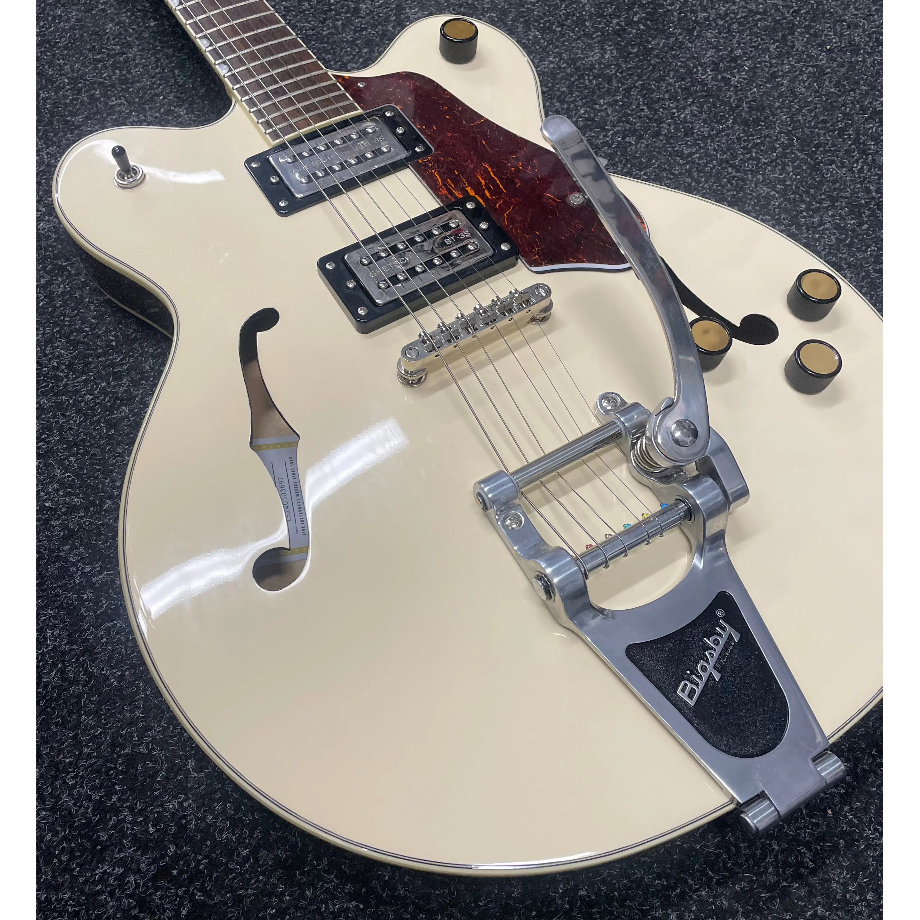 Gretsch G2622T Streamliner with Bigsby in Vintage White Pre-Owned