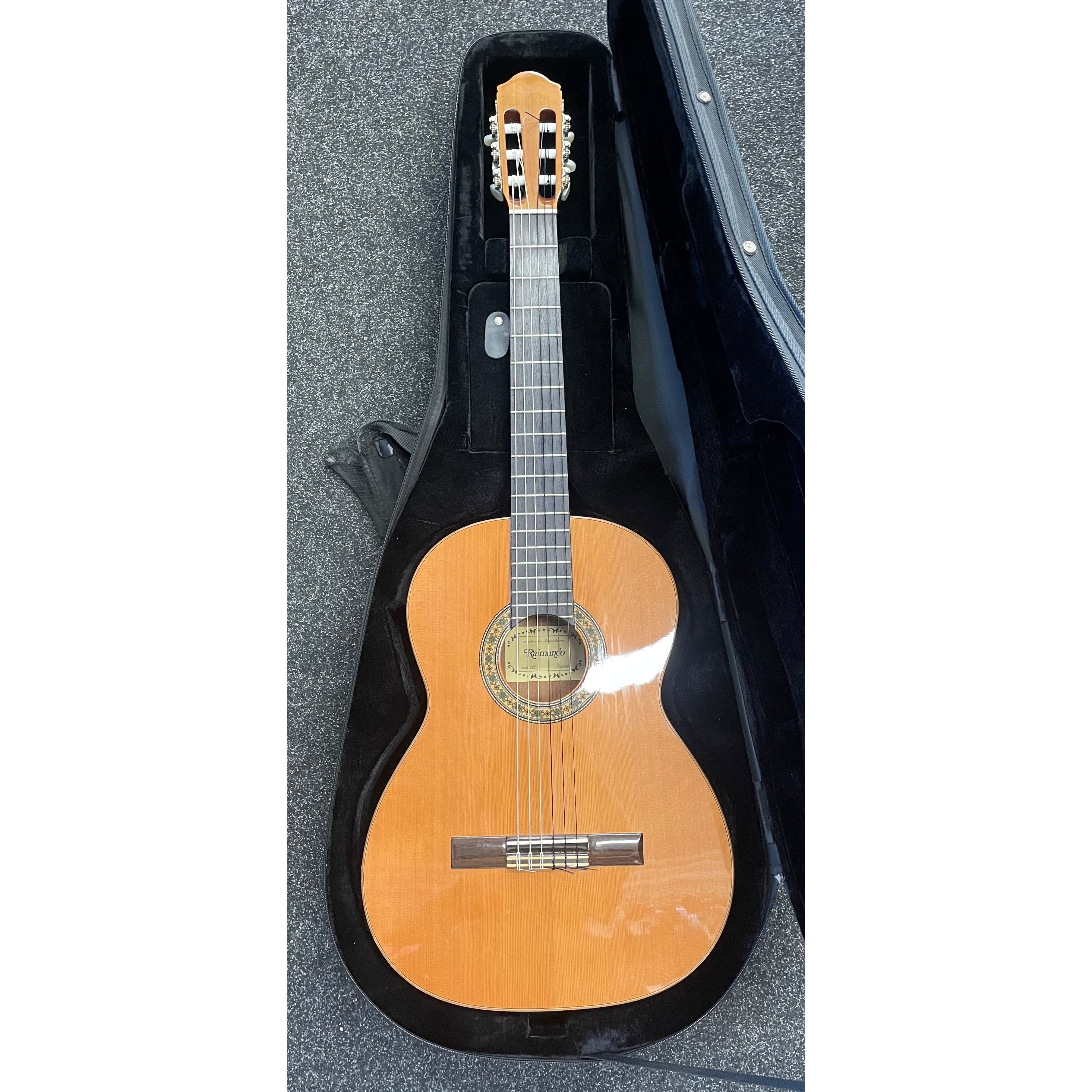 Raimundo Mod.123 Spanish Classical Flamenco Guitar in Natural with Styrofoam Case Pre-Owned