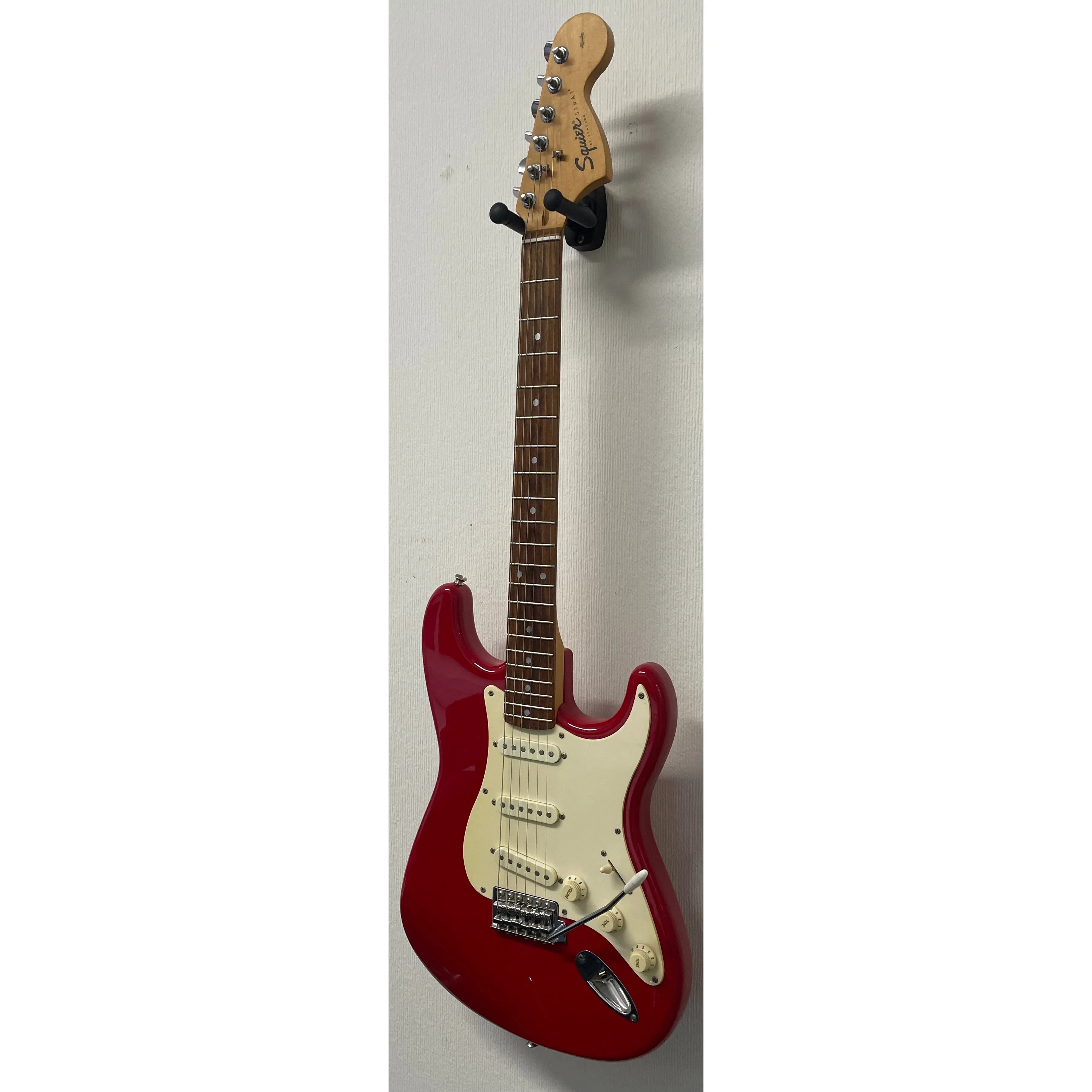 Squier Affinity Stratocaster in Candy Apple Red Pre-Owned