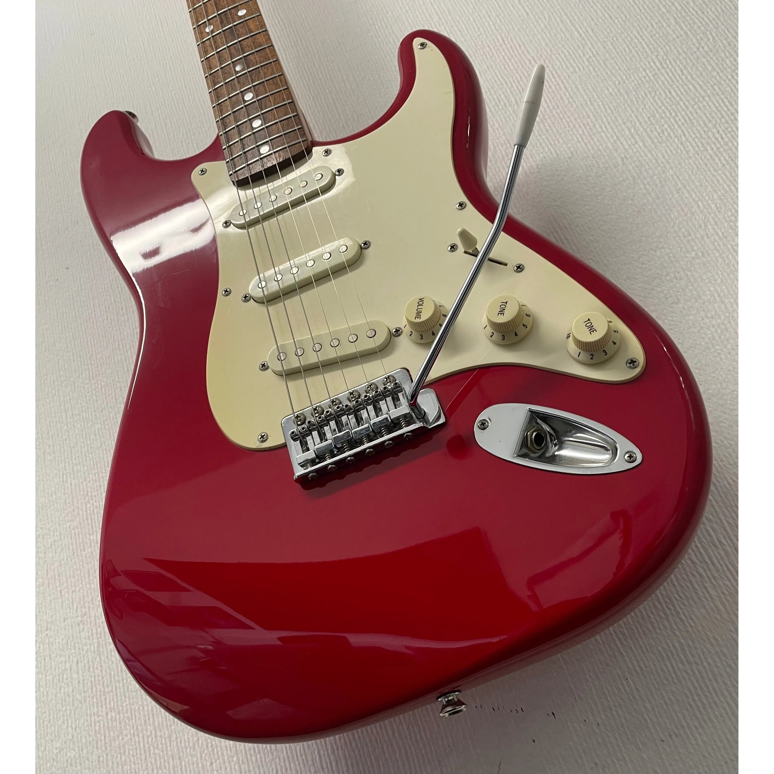 Squier Affinity Stratocaster in Candy Apple Red Pre-Owned