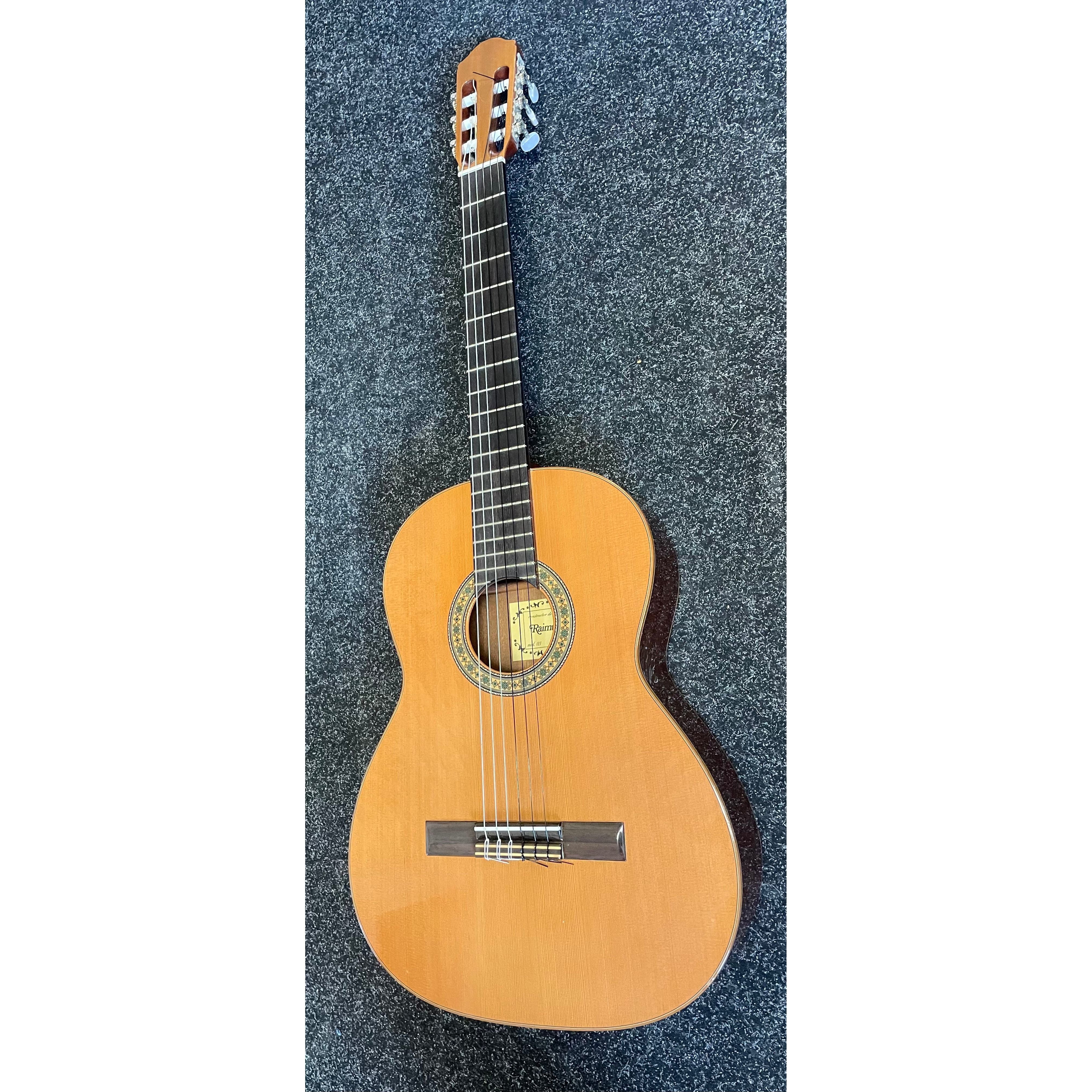 Raimundo Mod.123 Spanish Classical Flamenco Guitar in Natural with Styrofoam Case Pre-Owned