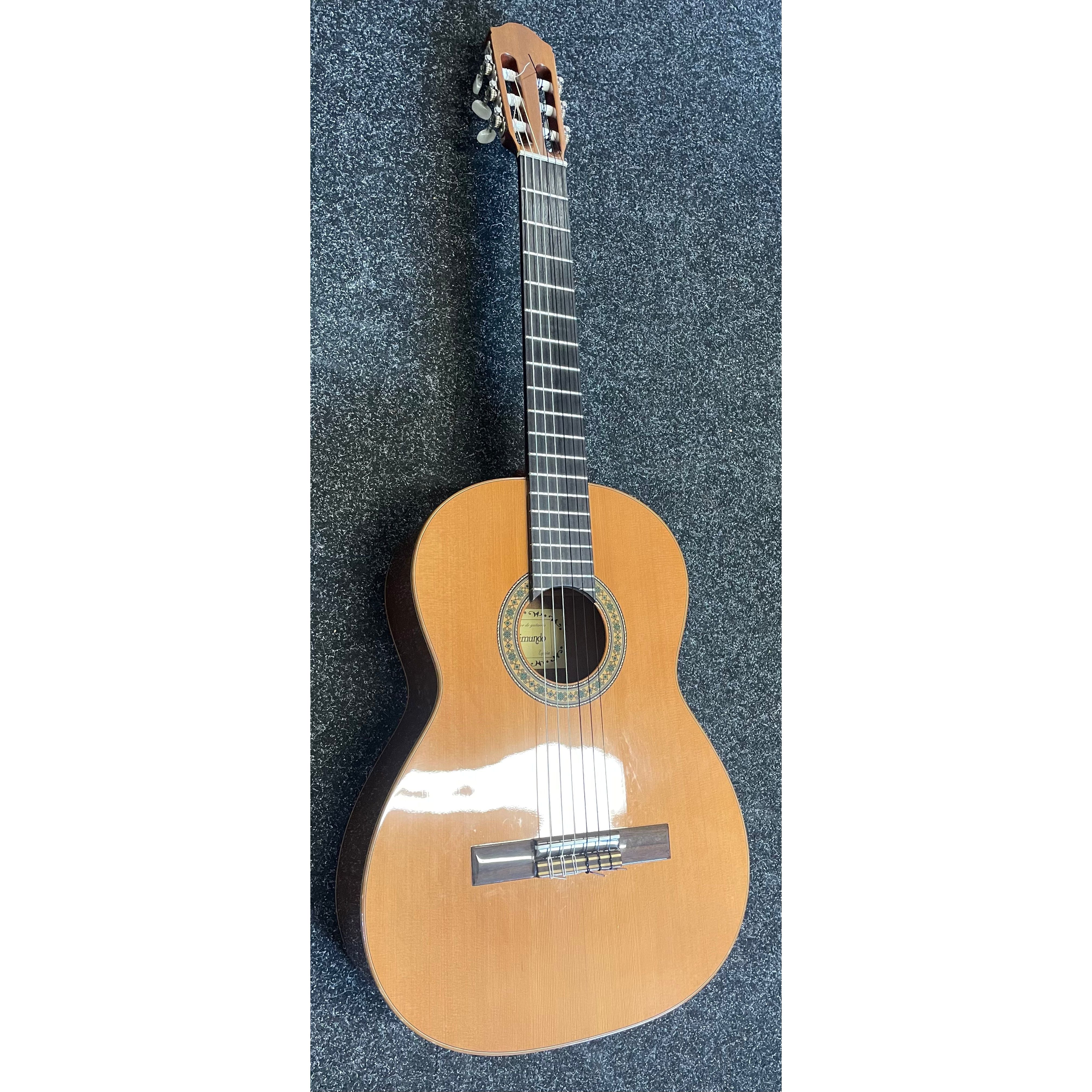 Raimundo Mod.123 Spanish Classical Flamenco Guitar in Natural with Styrofoam Case Pre-Owned