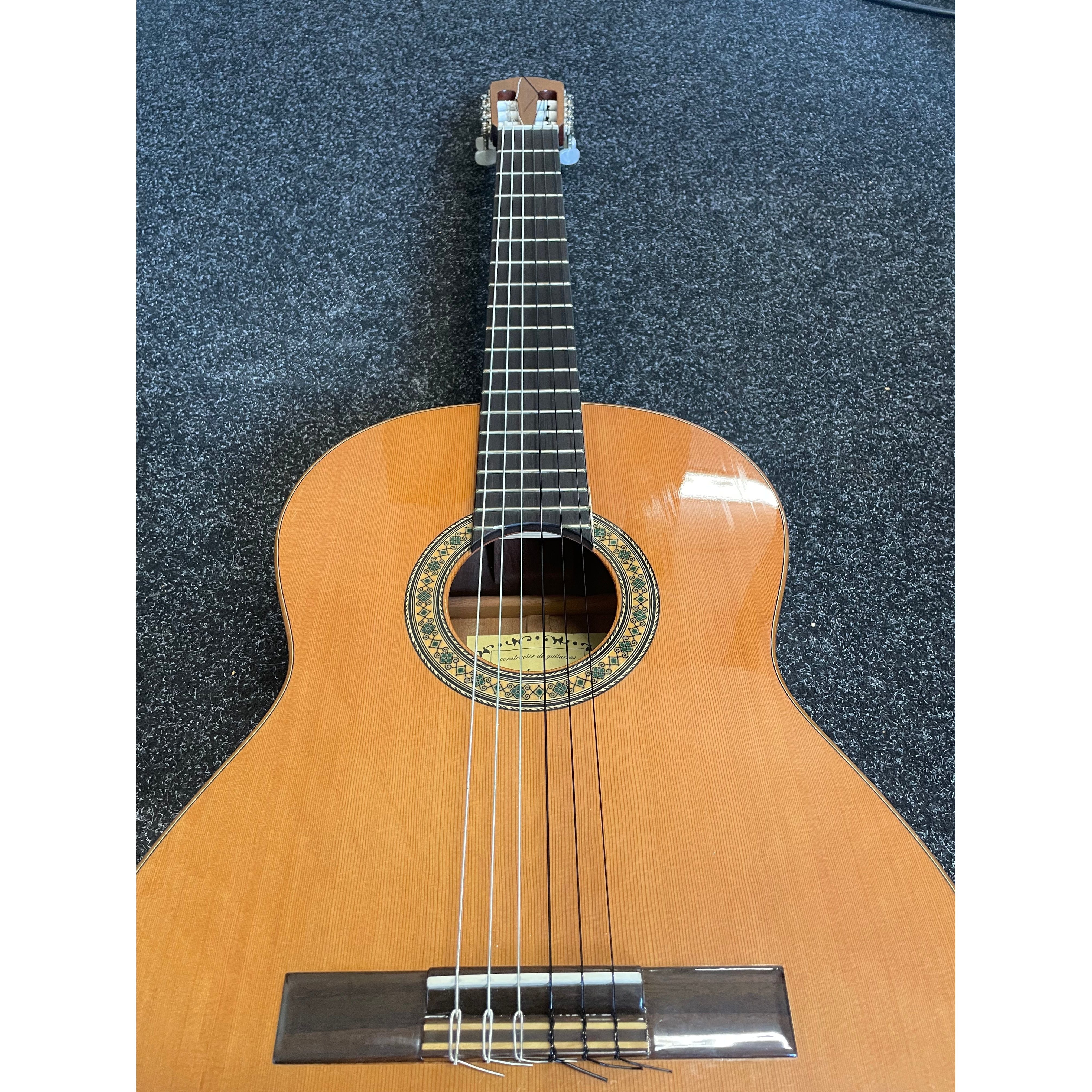 Raimundo Mod.123 Spanish Classical Flamenco Guitar in Natural with Styrofoam Case Pre-Owned