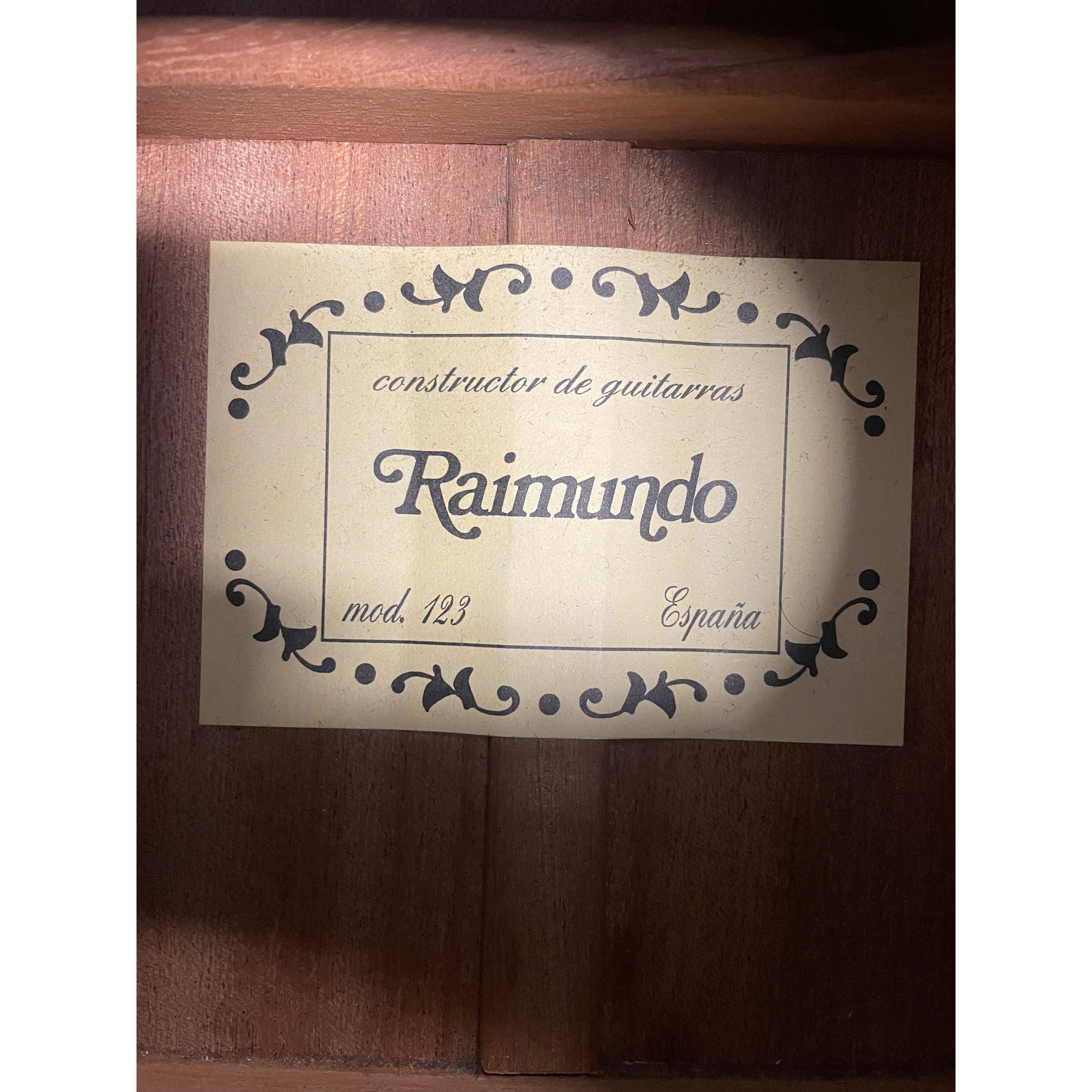 Raimundo Mod.123 Spanish Classical Flamenco Guitar in Natural with Styrofoam Case Pre-Owned