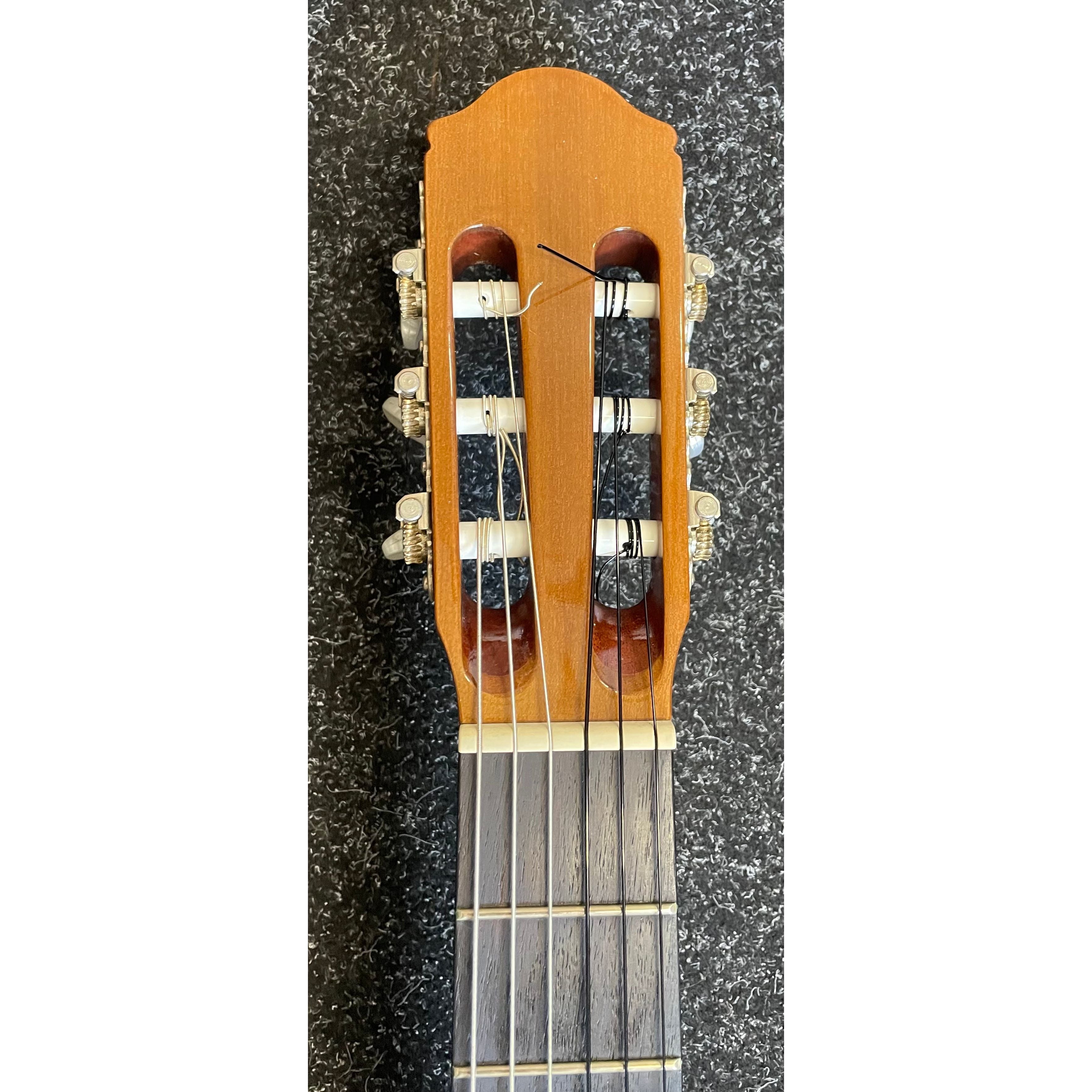 Raimundo Mod.123 Spanish Classical Flamenco Guitar in Natural with Styrofoam Case Pre-Owned