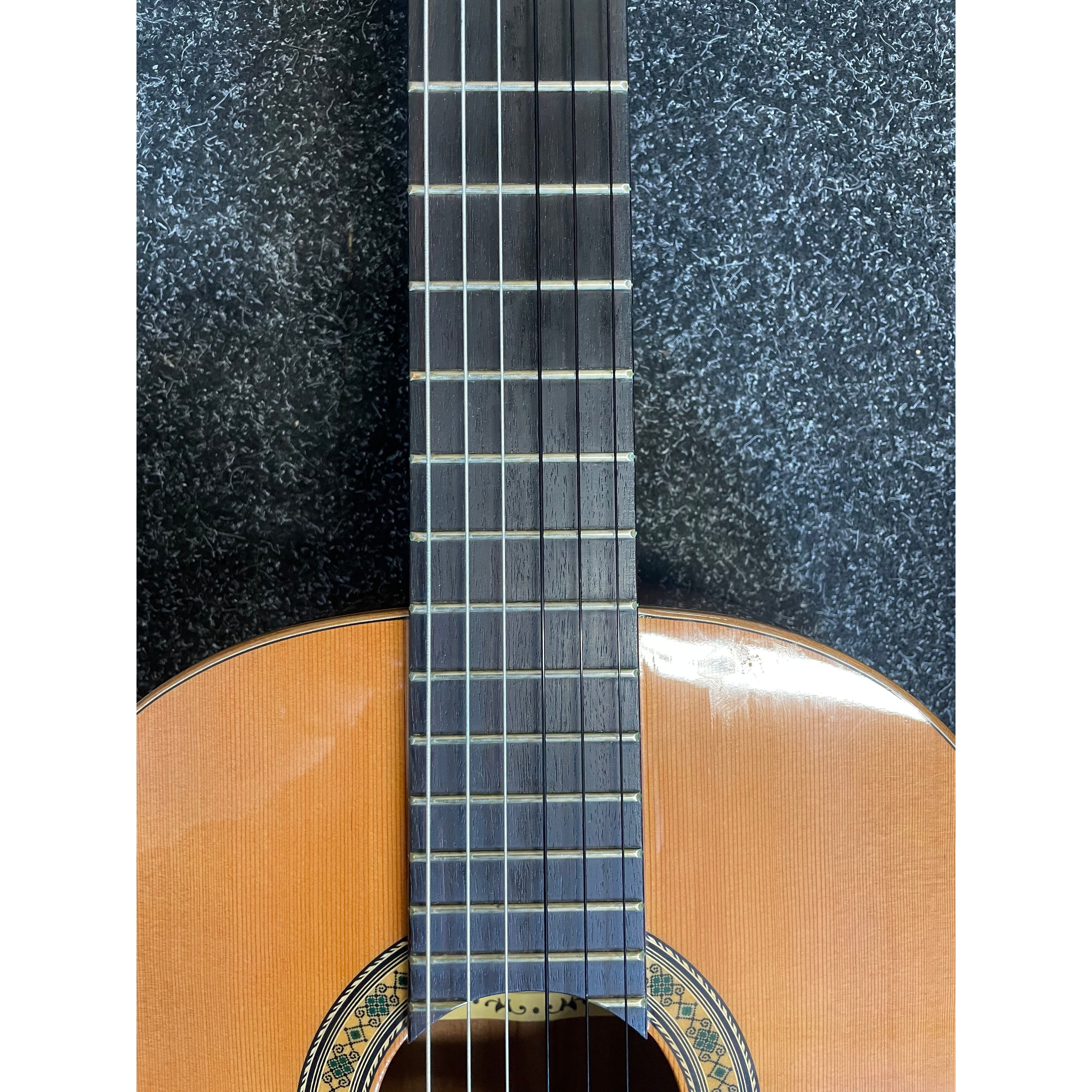 Raimundo Mod.123 Spanish Classical Flamenco Guitar in Natural with Styrofoam Case Pre-Owned