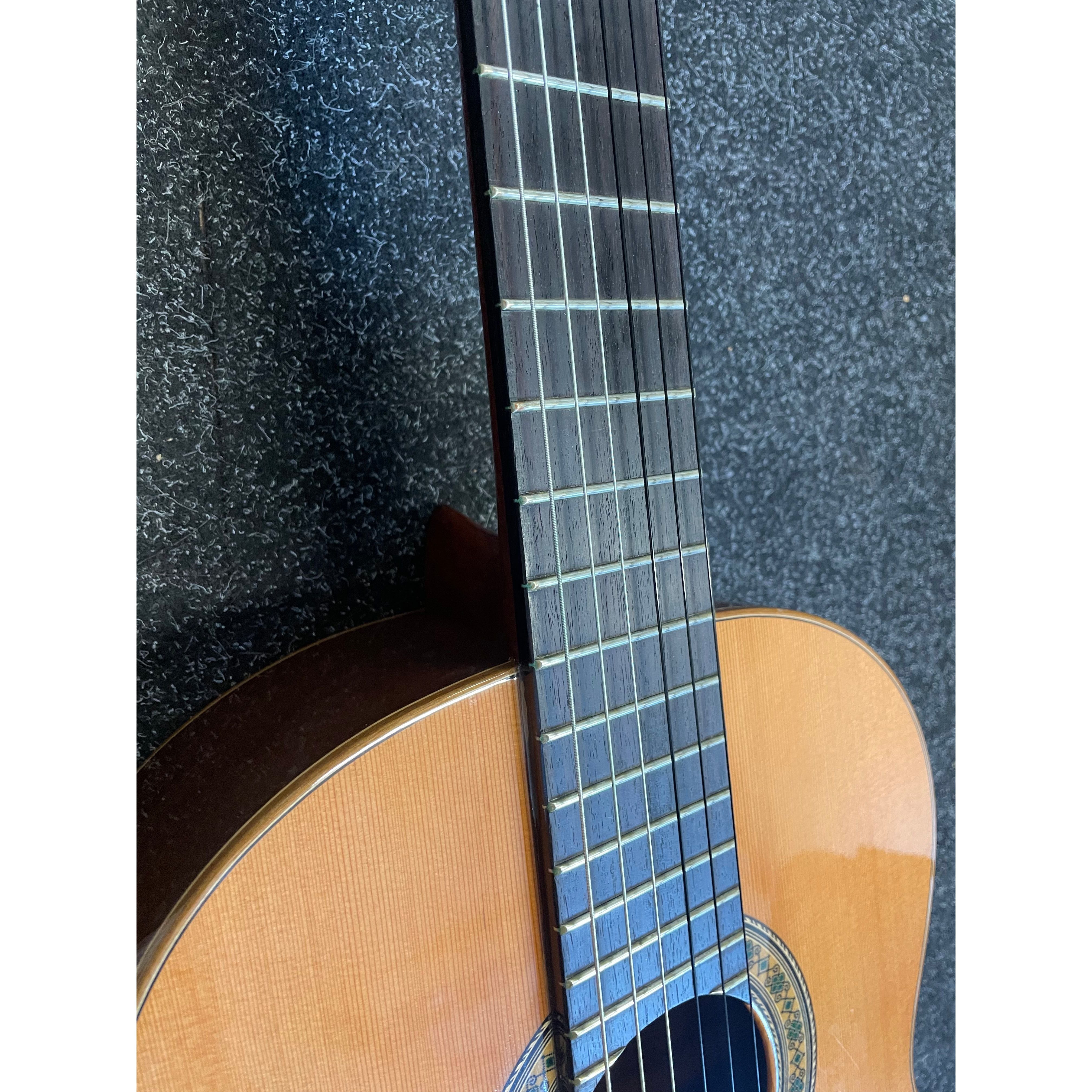 Raimundo Mod.123 Spanish Classical Flamenco Guitar in Natural with Styrofoam Case Pre-Owned