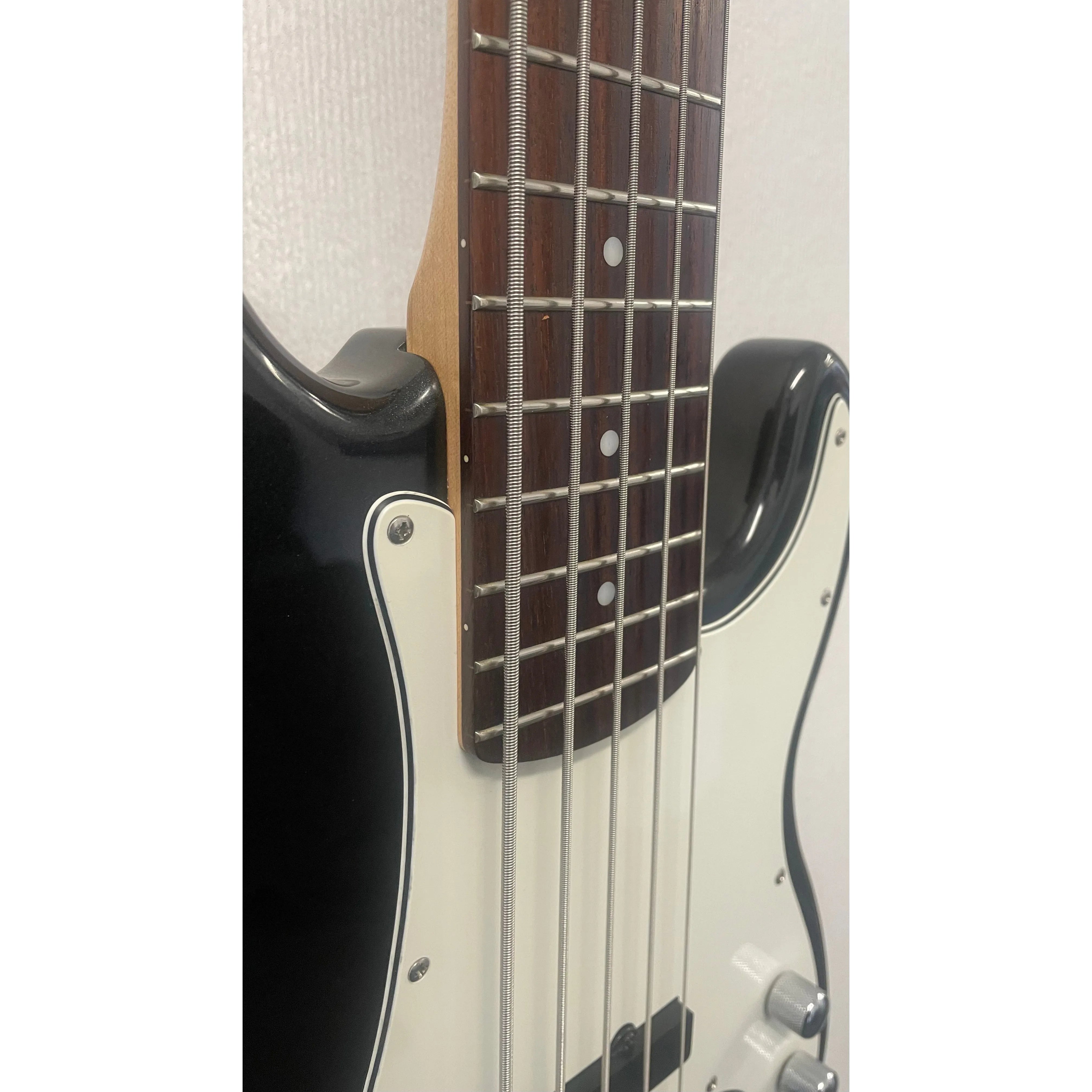 Squier Standard Precision Bass Special V in Gloss Black Sparkle Pre-Owned