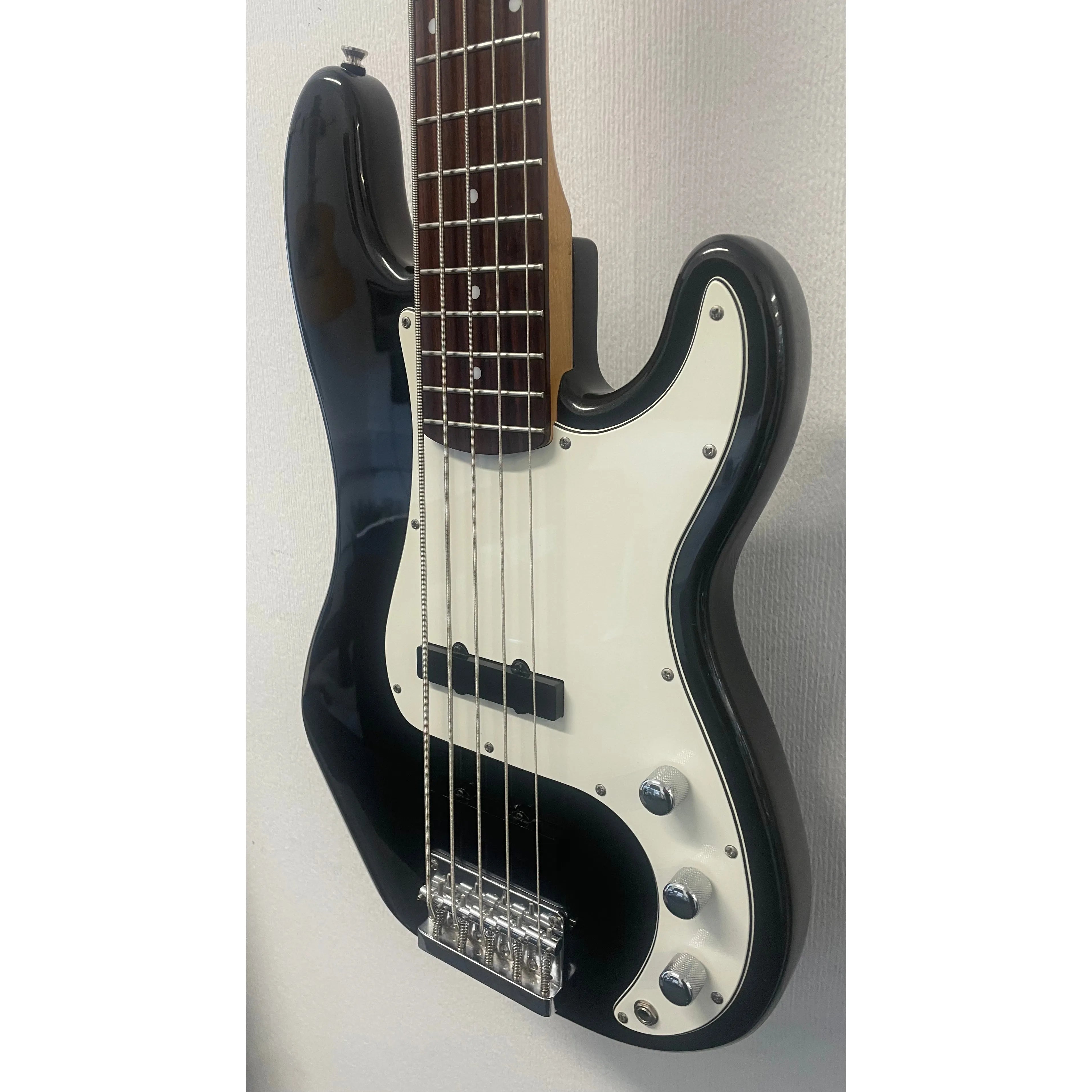 Squier Standard Precision Bass Special V in Gloss Black Sparkle Pre-Owned