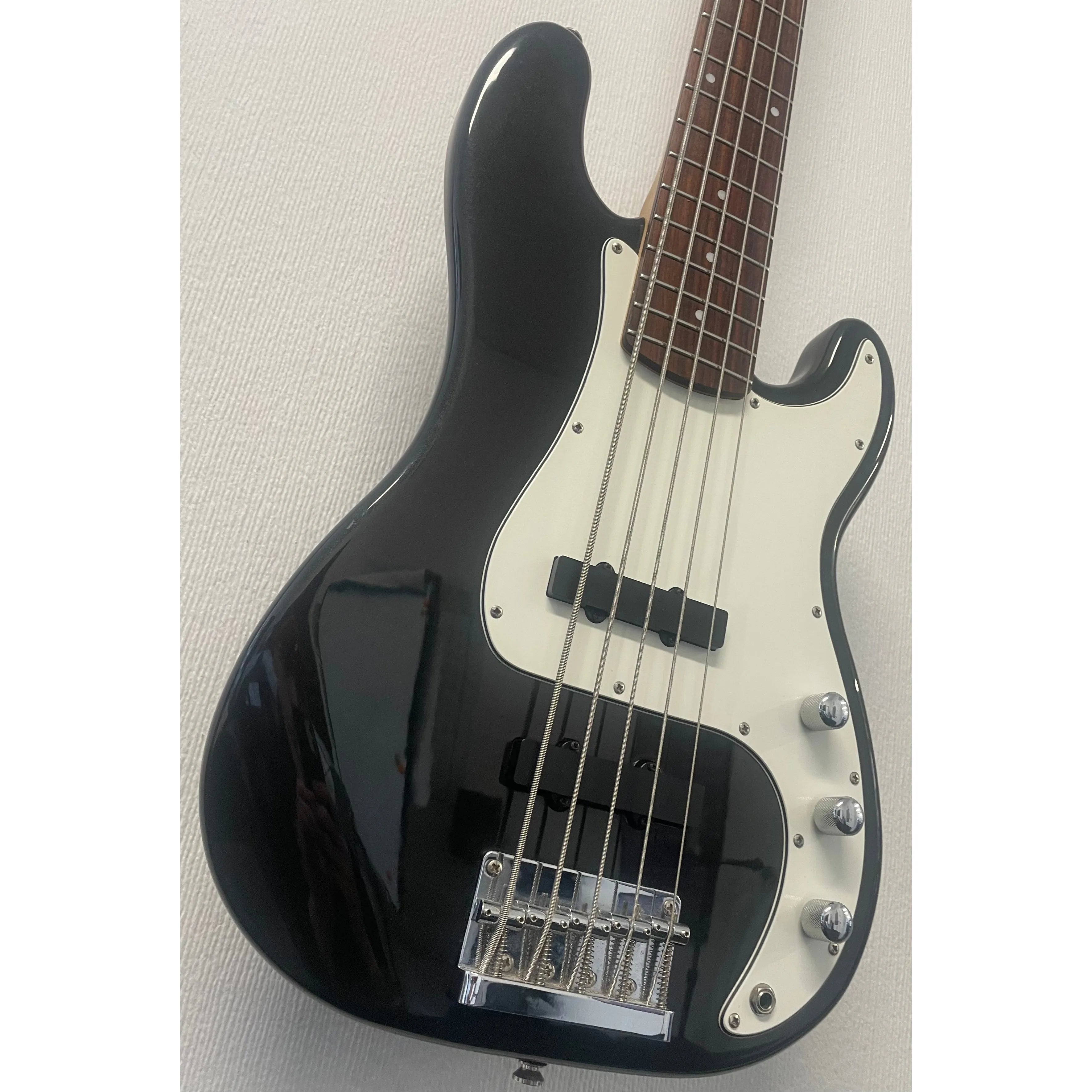 Squier Standard Precision Bass Special V in Gloss Black Sparkle Pre-Owned