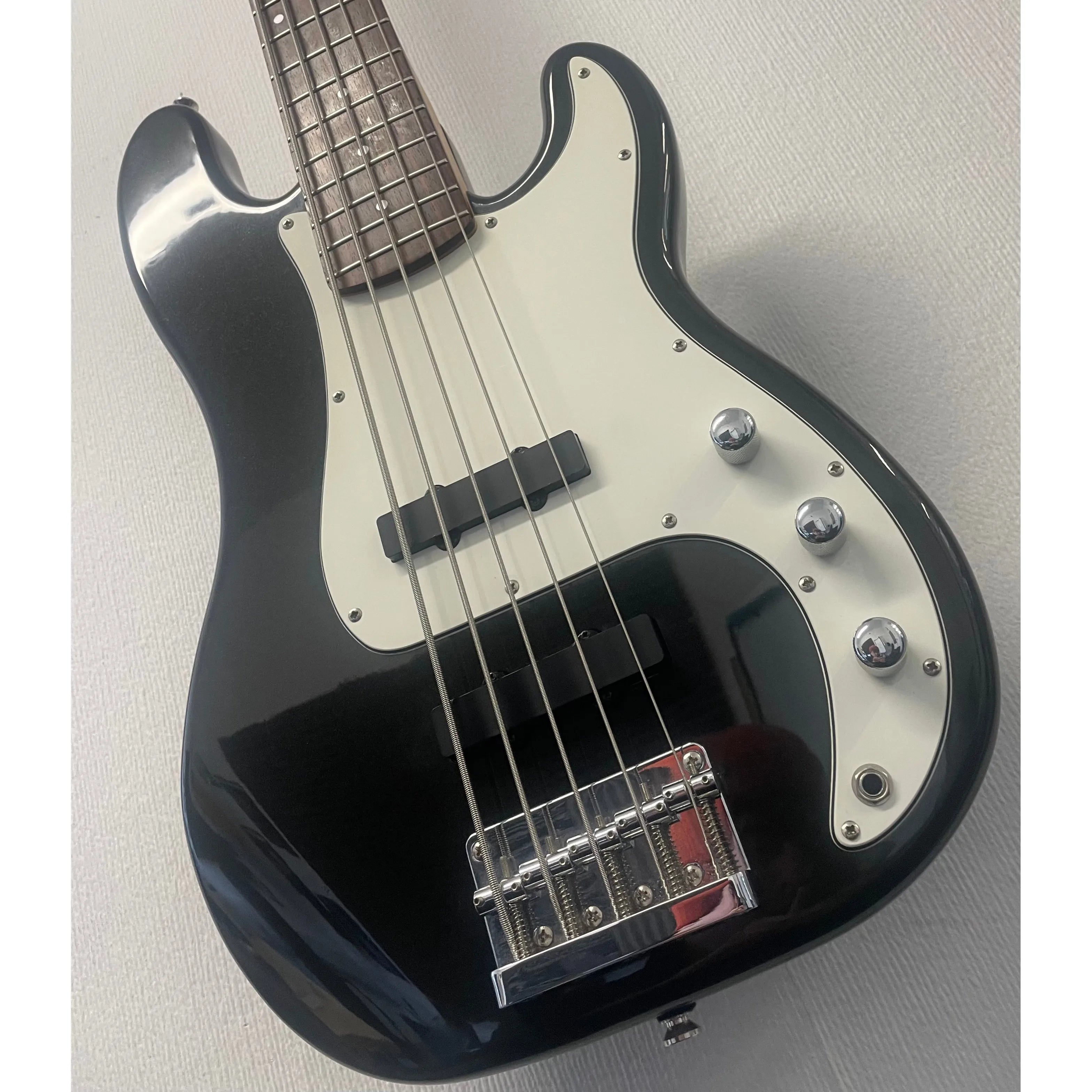 Squier Standard Precision Bass Special V in Gloss Black Sparkle Pre-Owned