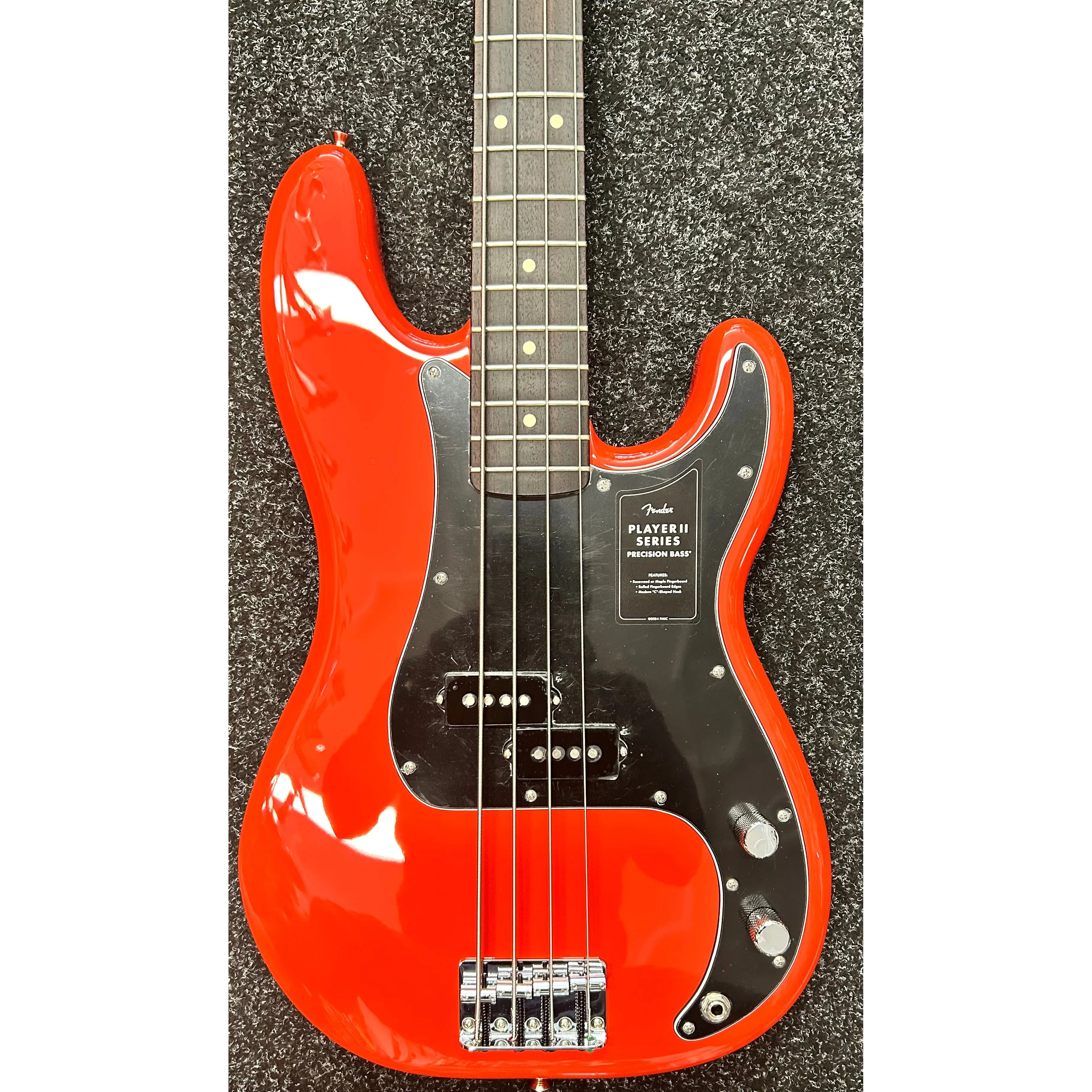 Fender Player II Precision Bass® 2024 in Coral Red - Pre-Owned