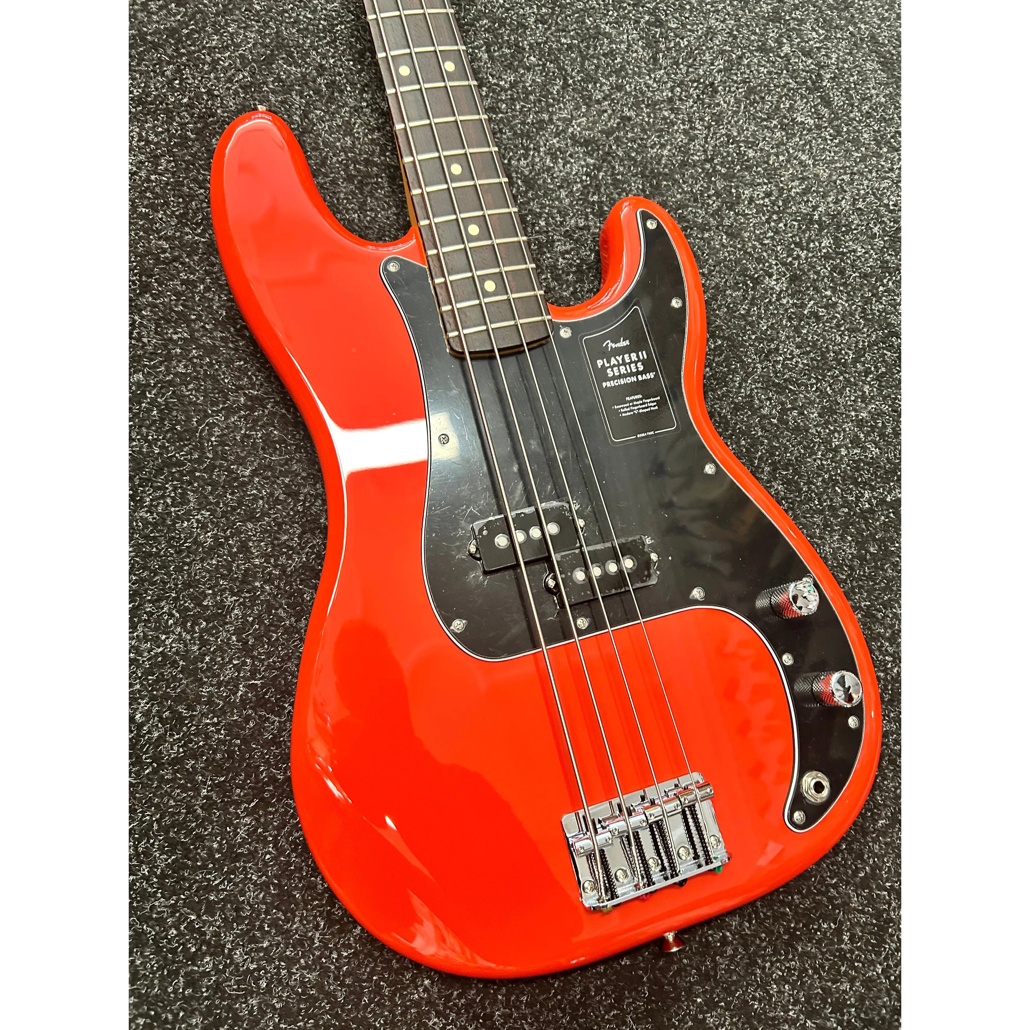 Fender Player II Precision Bass® 2024 in Coral Red - Pre-Owned