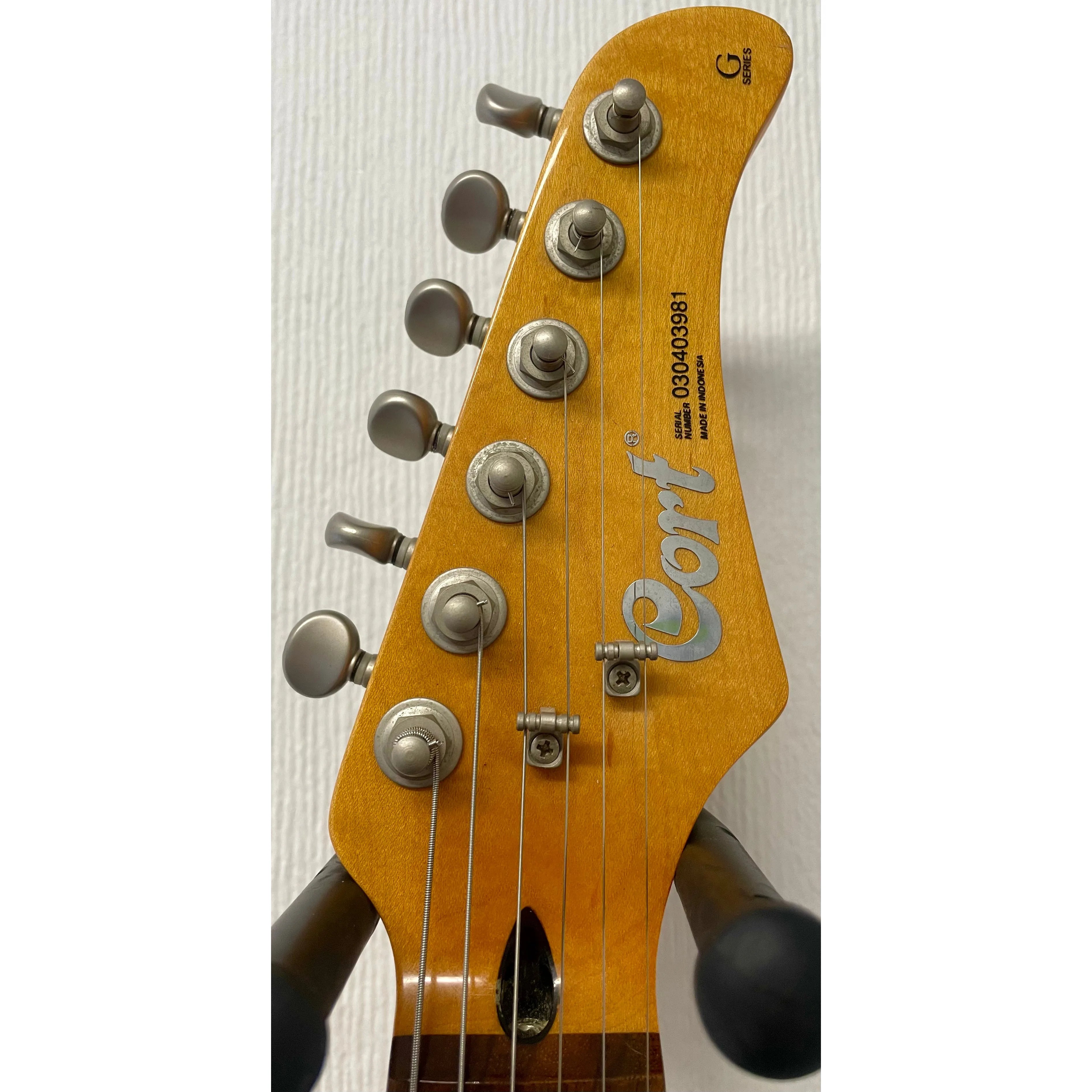 Cort G250 Double Cutaway Electric Guitar in Sunburst with Gigbag Pre-Owned