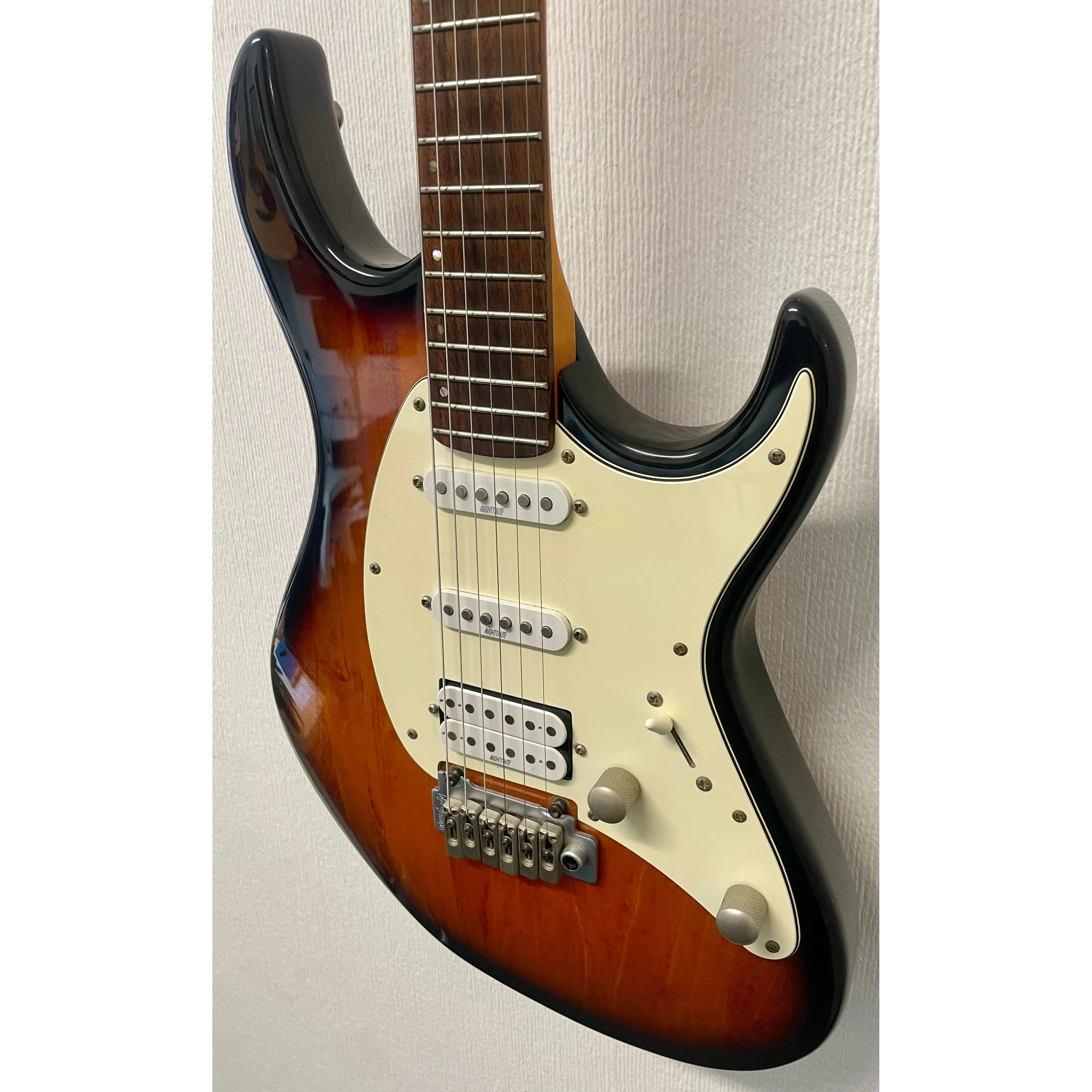 Cort G250 Double Cutaway Electric Guitar in Sunburst with Gigbag Pre-Owned