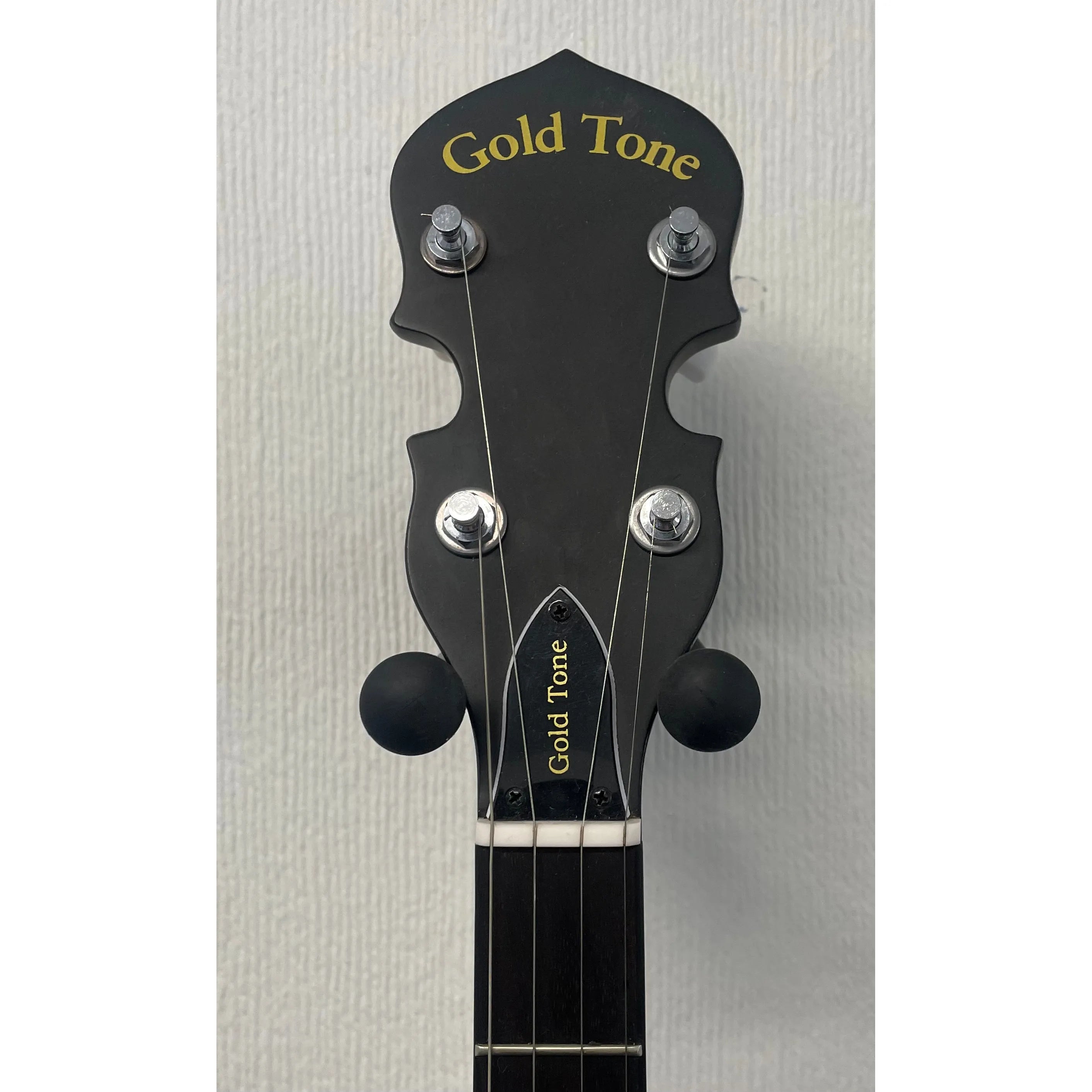 Gold Tone 5 String Closed Back Resonator Banjo with Hardcase and Strap Pre-Owned