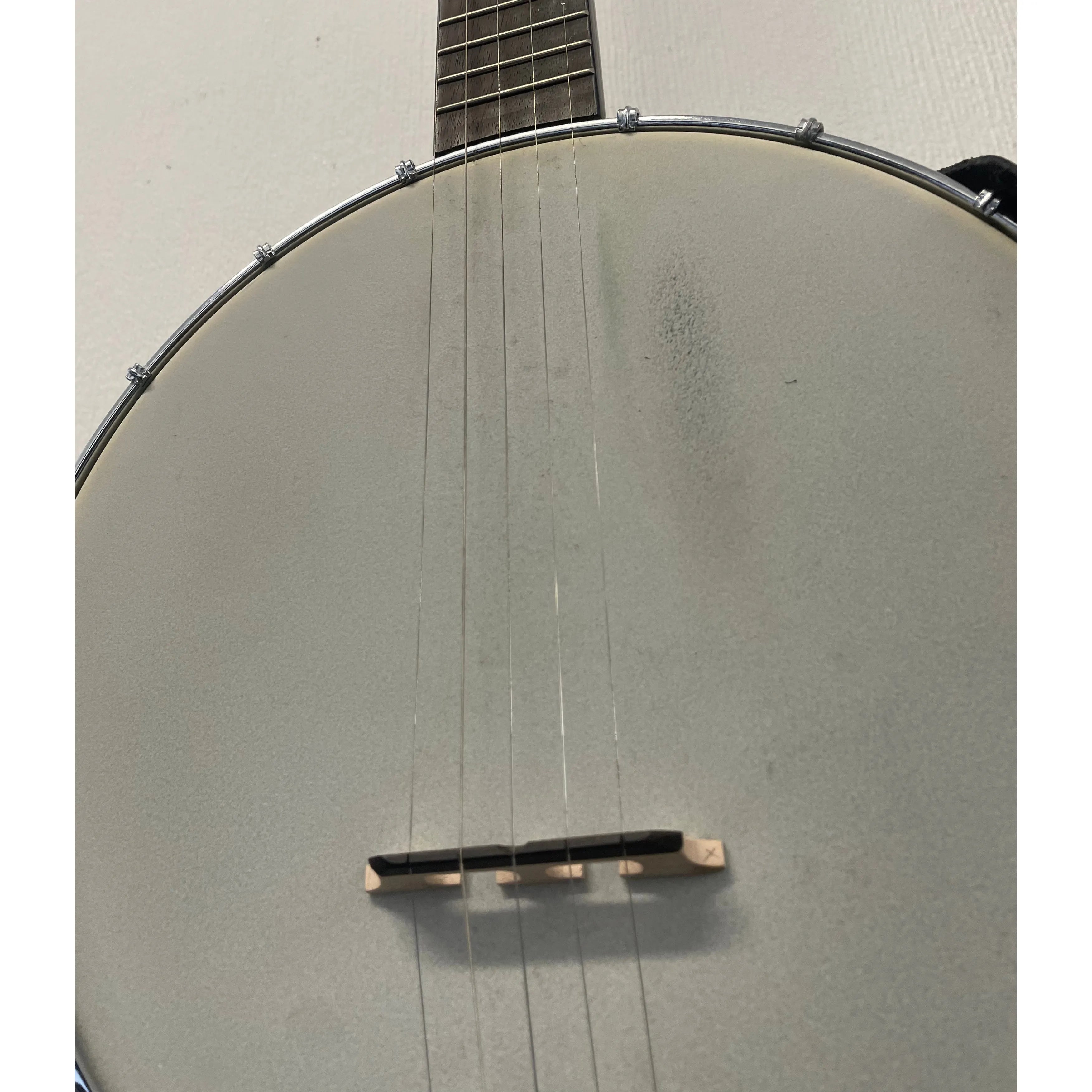Gold Tone 5 String Closed Back Resonator Banjo with Hardcase and Strap Pre-Owned