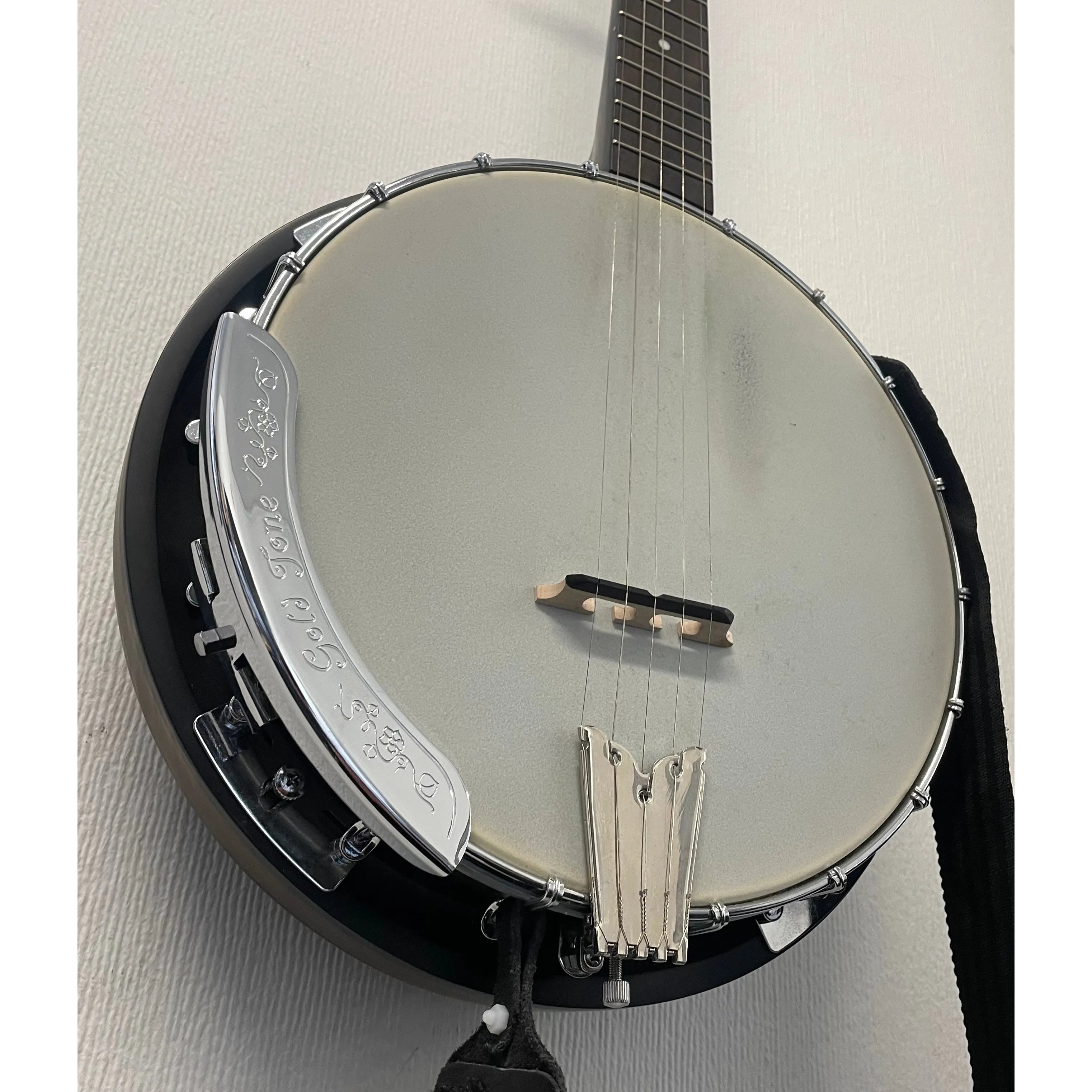 Gold Tone 5 String Closed Back Resonator Banjo with Hardcase and Strap Pre-Owned
