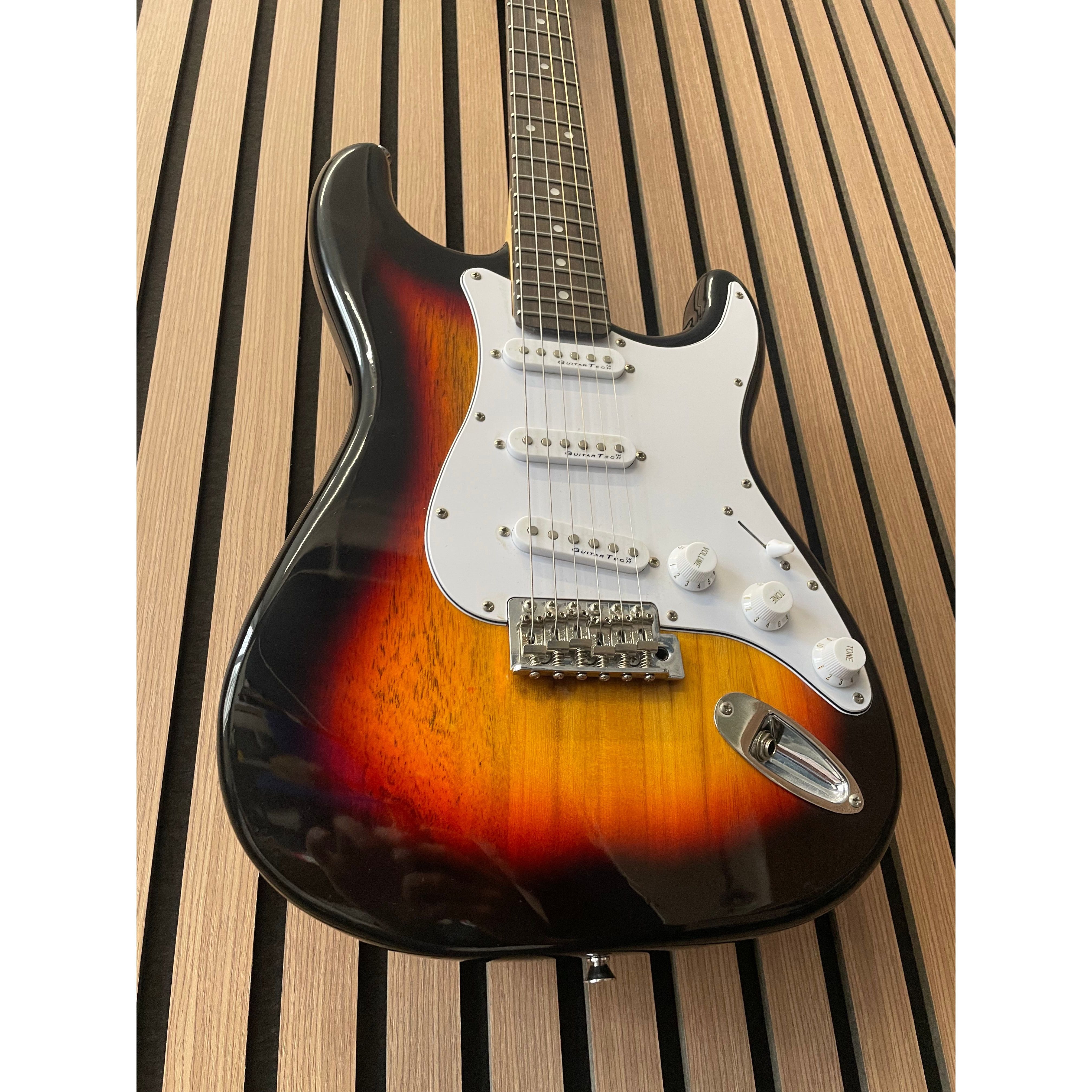 Encore Blaster Strat-Style Electric Guitar in Sunburst with Gigbag Pre-Owned