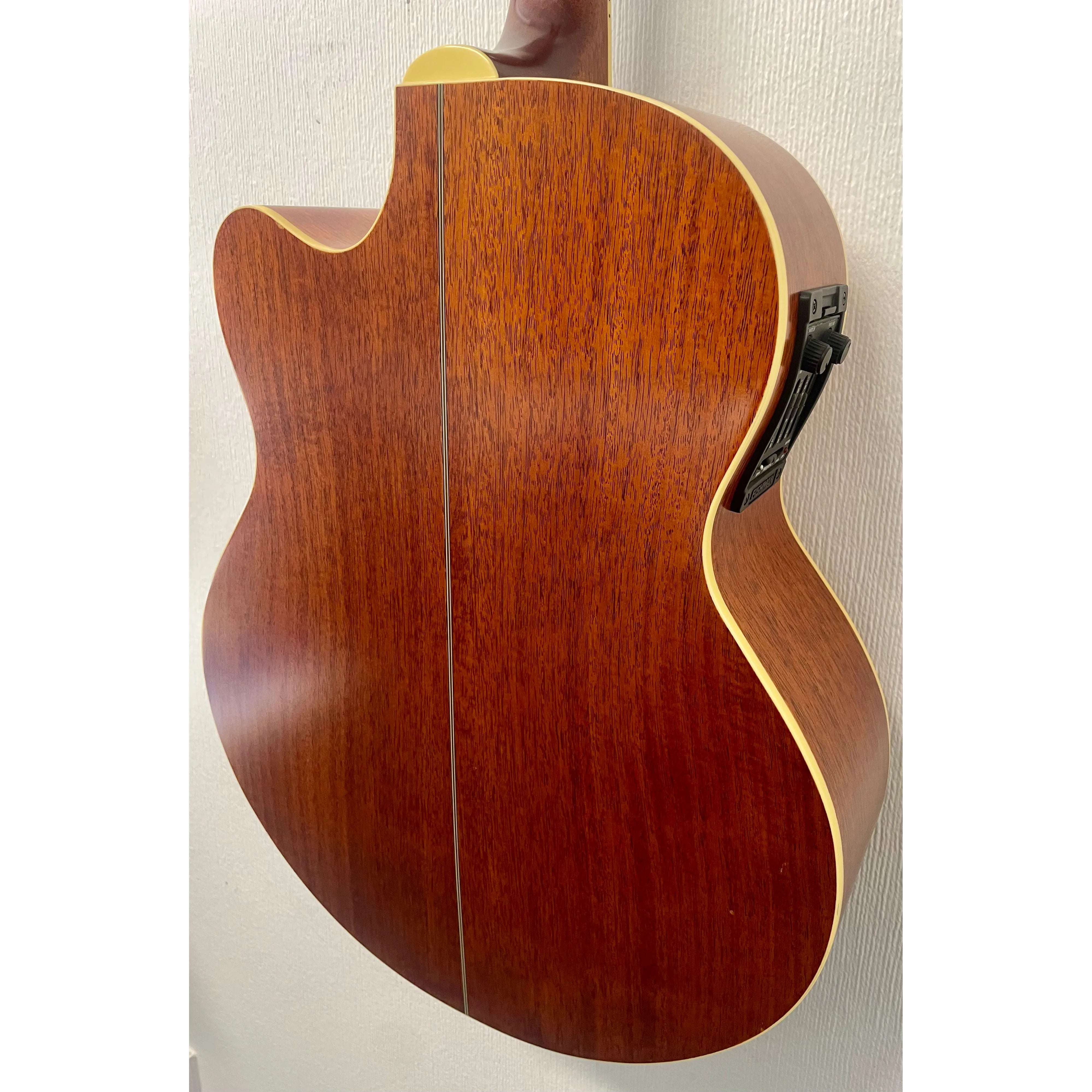 Tanglewood Electro Acoustic SJ 5X Electro Acoustic Guitar with Hardcase Pre-Owned