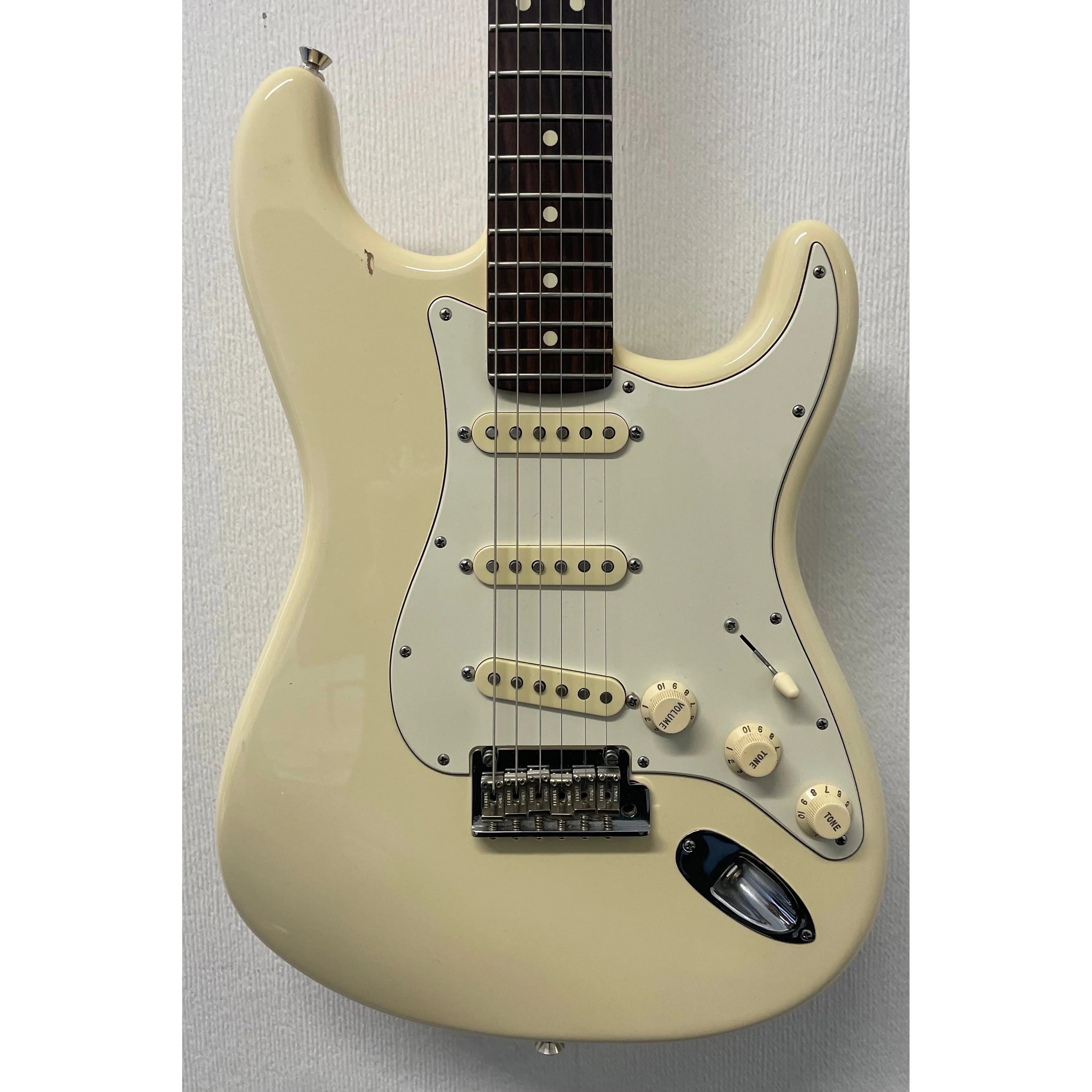 Fender American Standard Stratocaster in Olympic White with Hardcase Pre-Owned