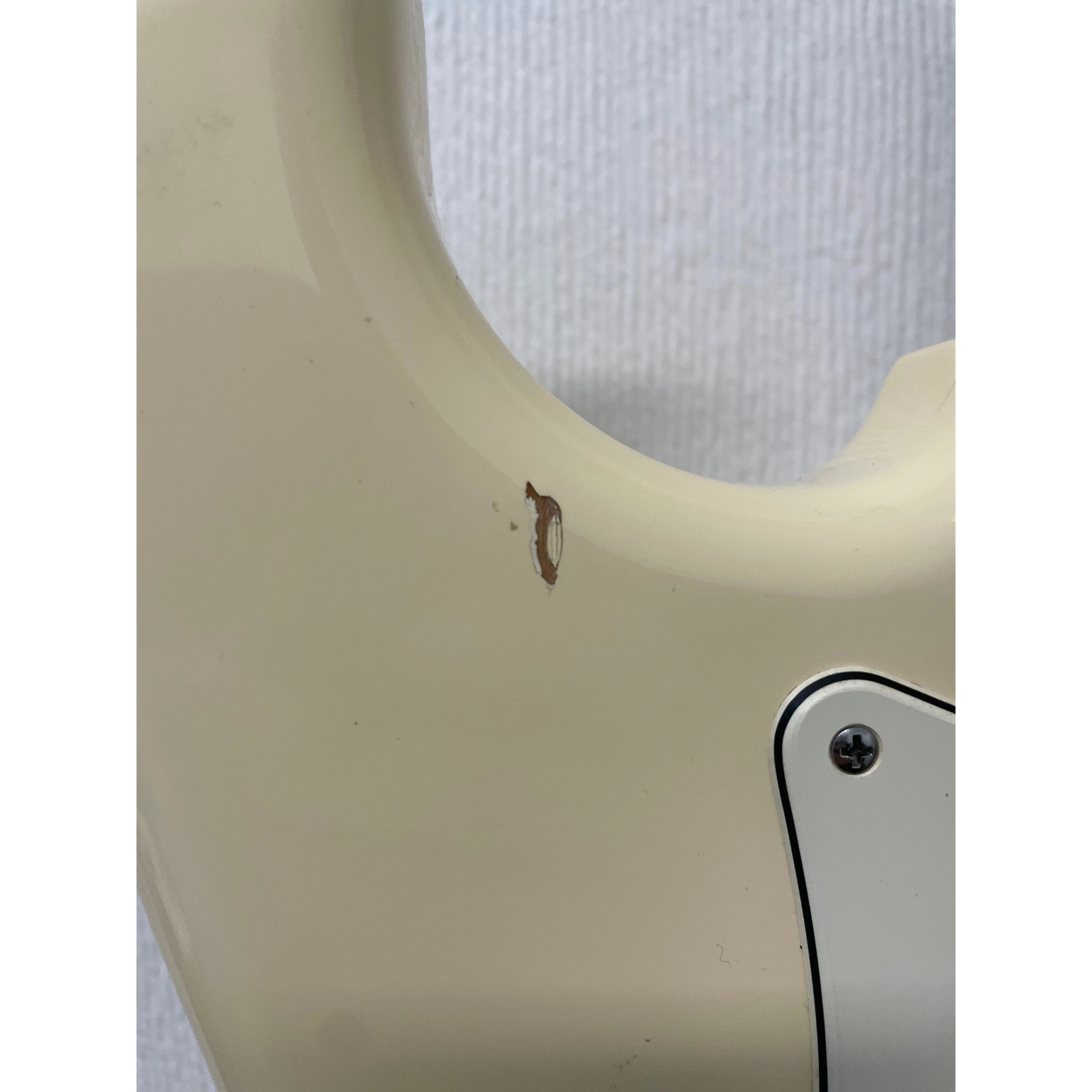 Fender American Standard Stratocaster in Olympic White with Hardcase Pre-Owned