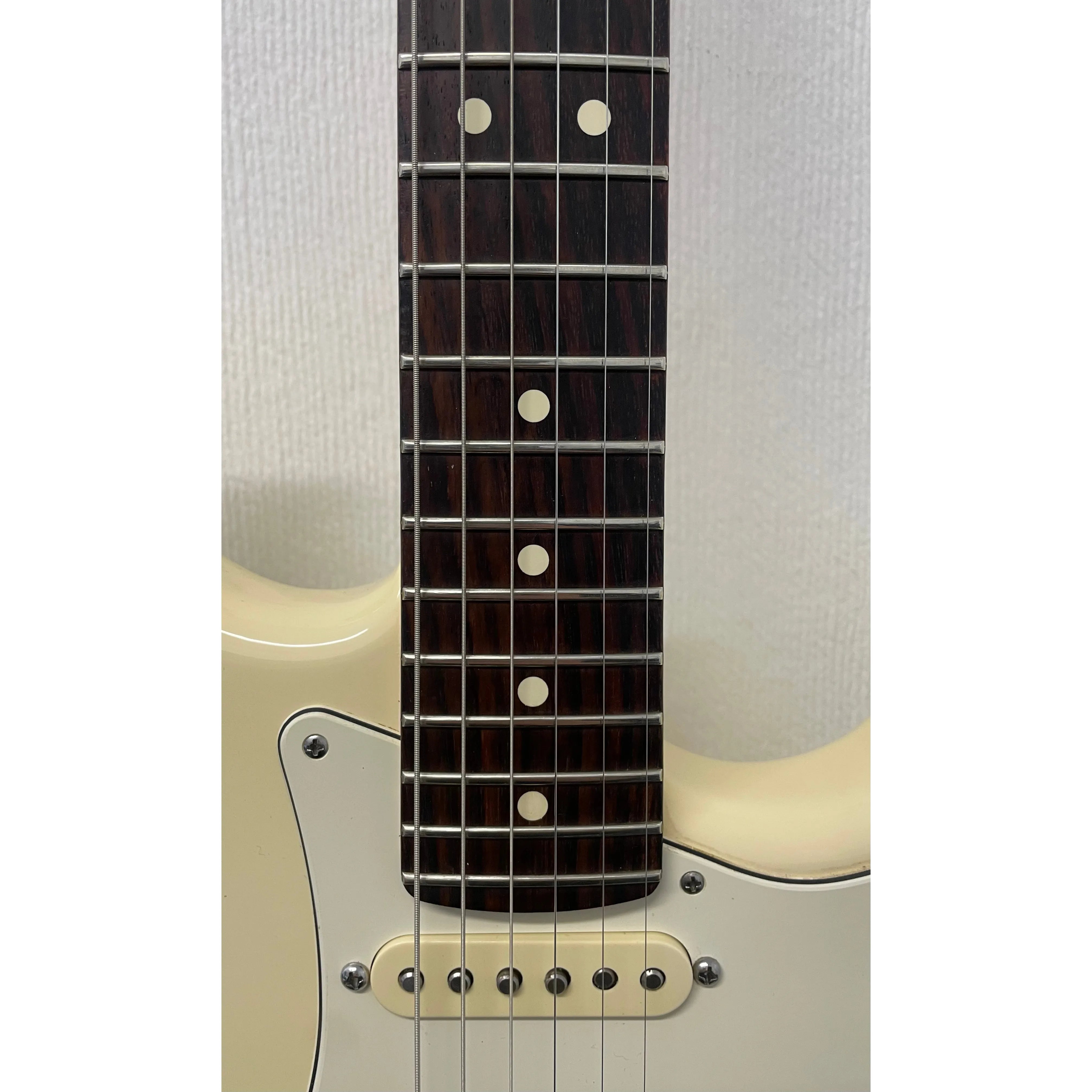 Fender American Standard Stratocaster in Olympic White with Hardcase Pre-Owned