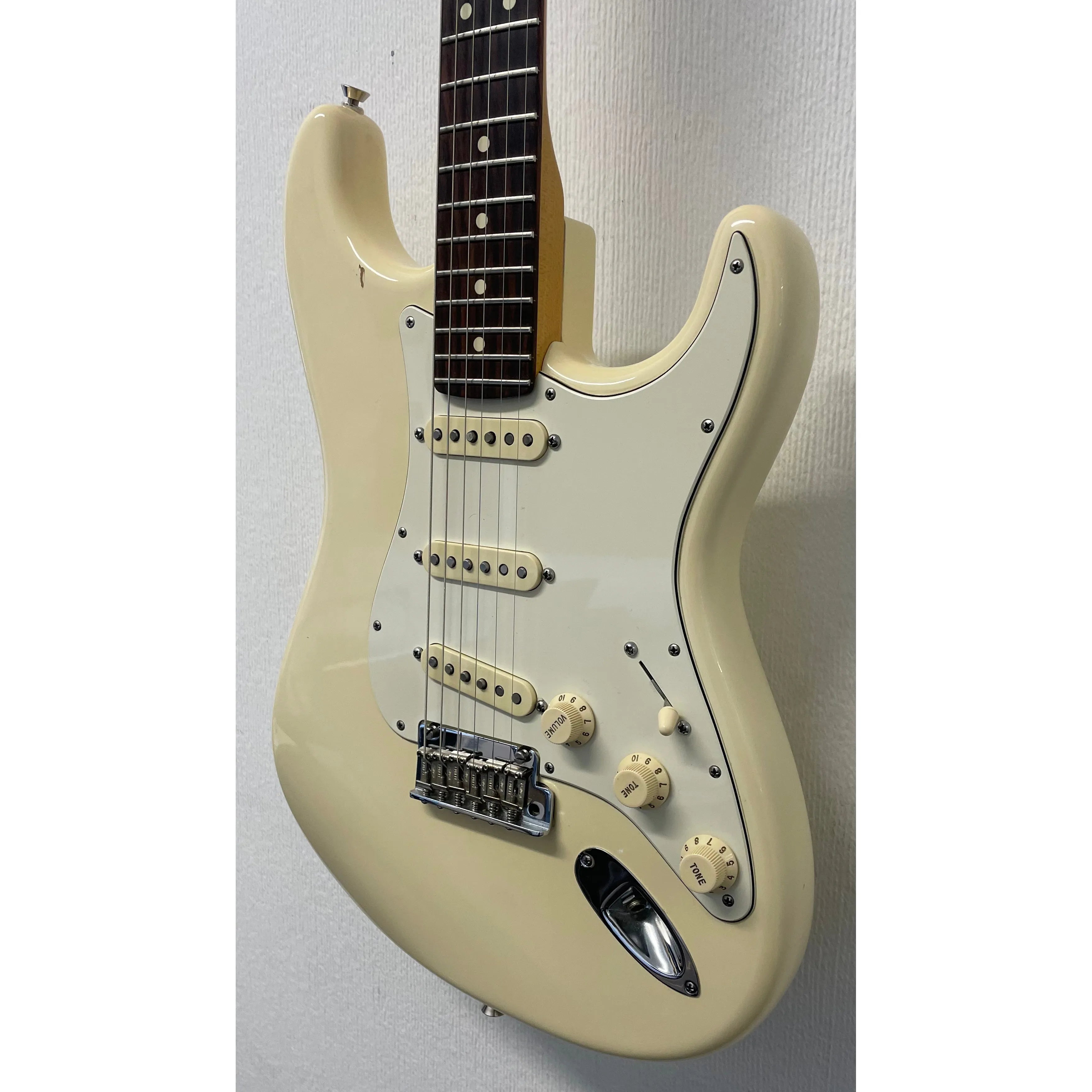 Fender American Standard Stratocaster in Olympic White with Hardcase Pre-Owned